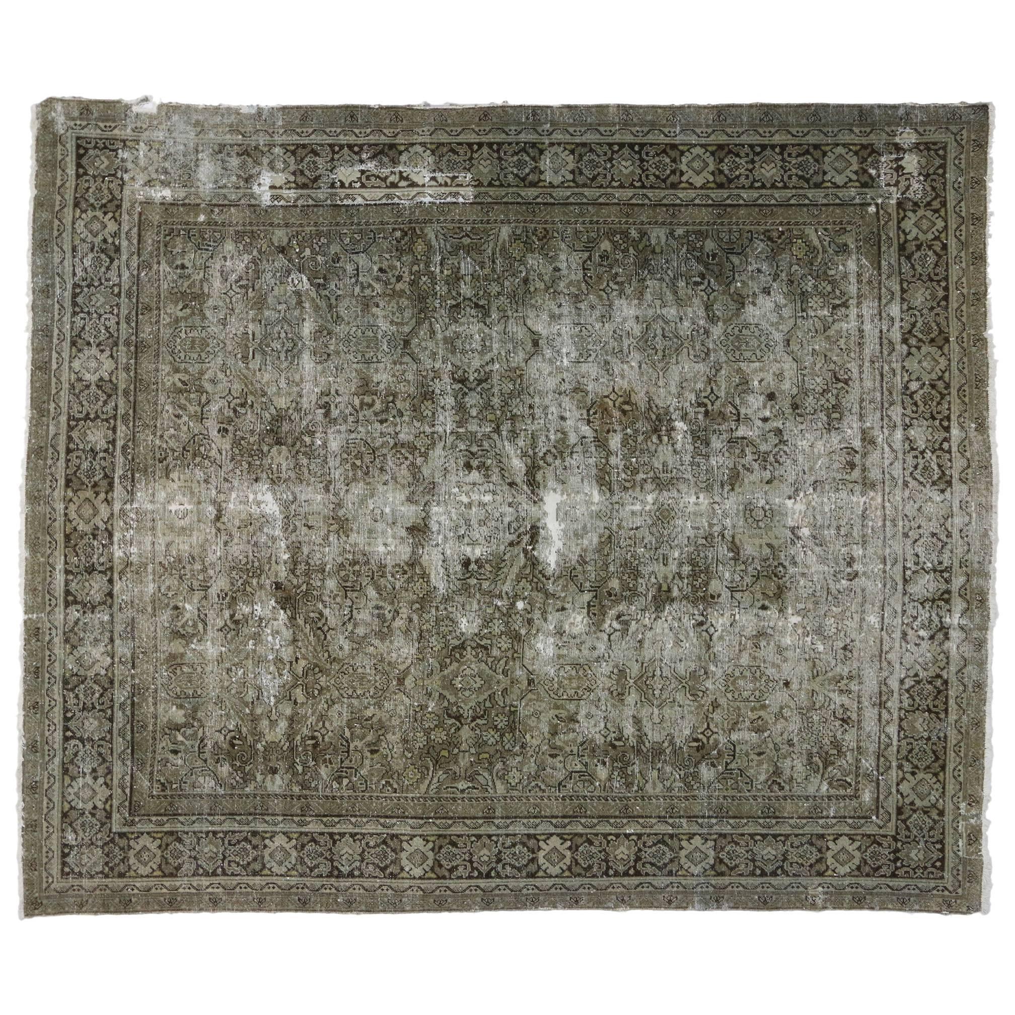 Antique-Worn Persian Mahal Rug, Relaxed Refinement Meets Earth-Tone Elegance 3