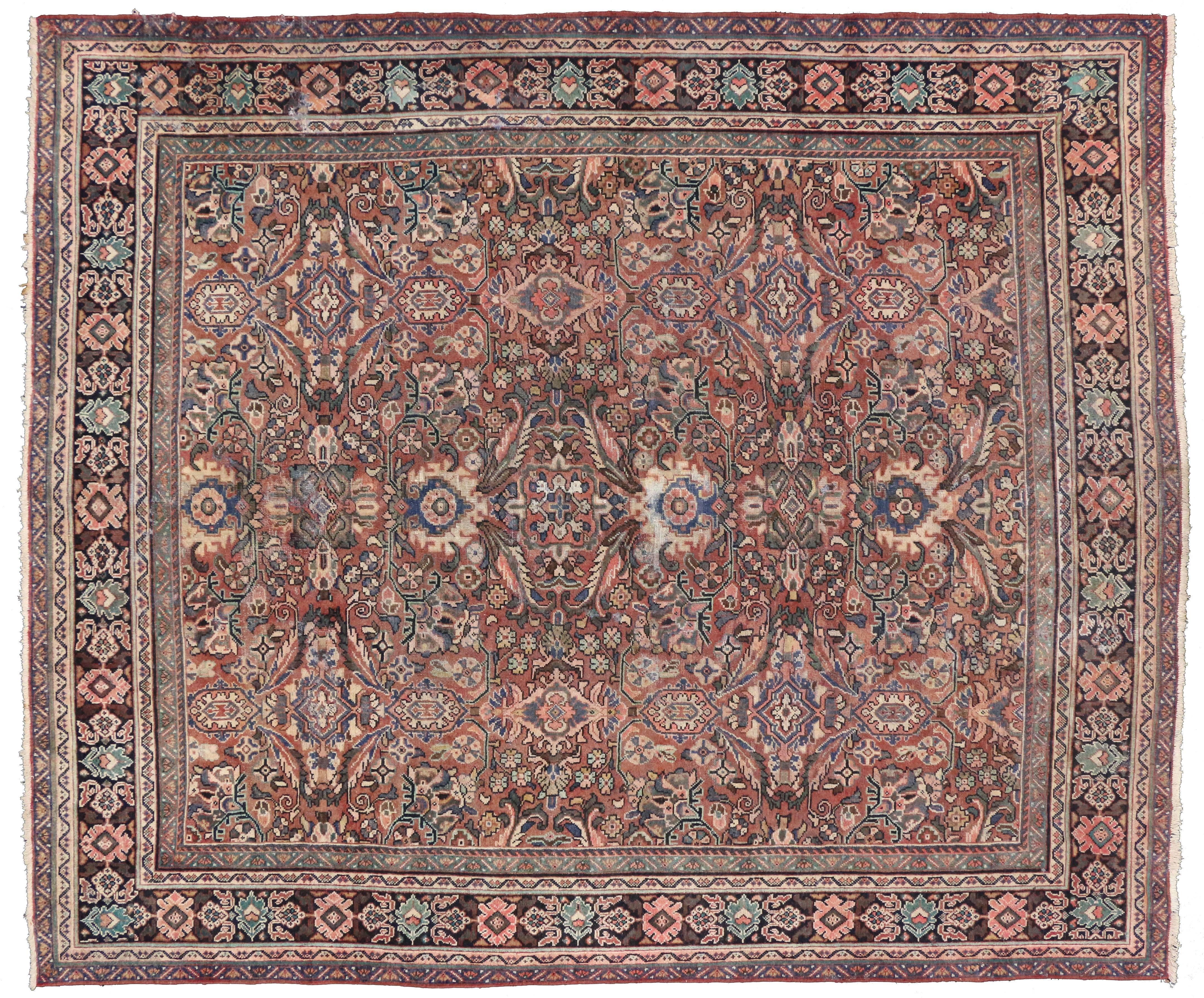 Antique-Worn Persian Mahal Rug, Relaxed Refinement Meets Earth-Tone Elegance 4