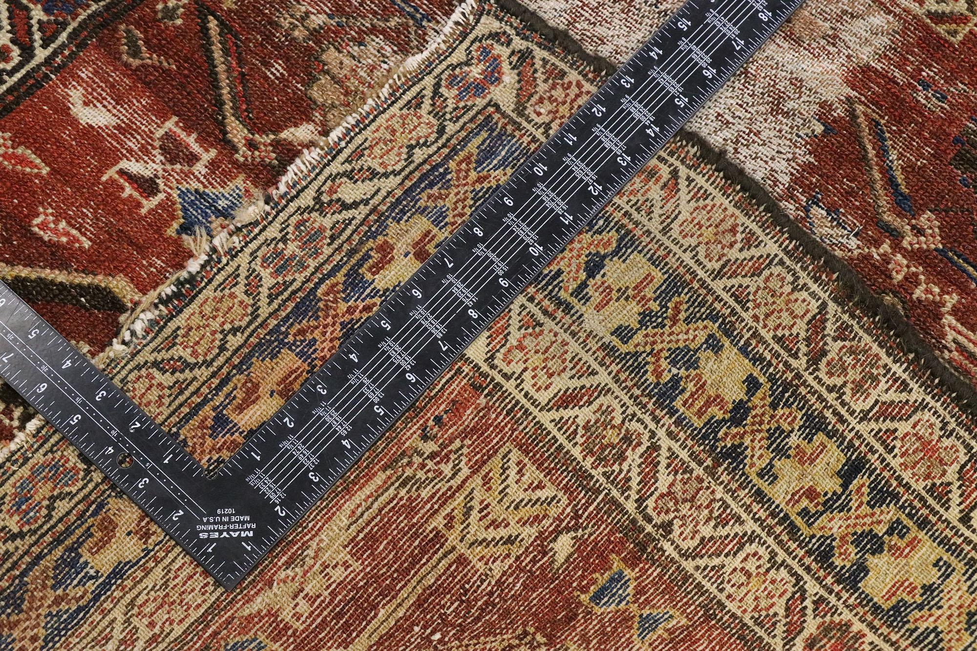 Tapis de couloir Mahal persan ancien vieilli de style artisanal rustique Abîmé - En vente à Dallas, TX