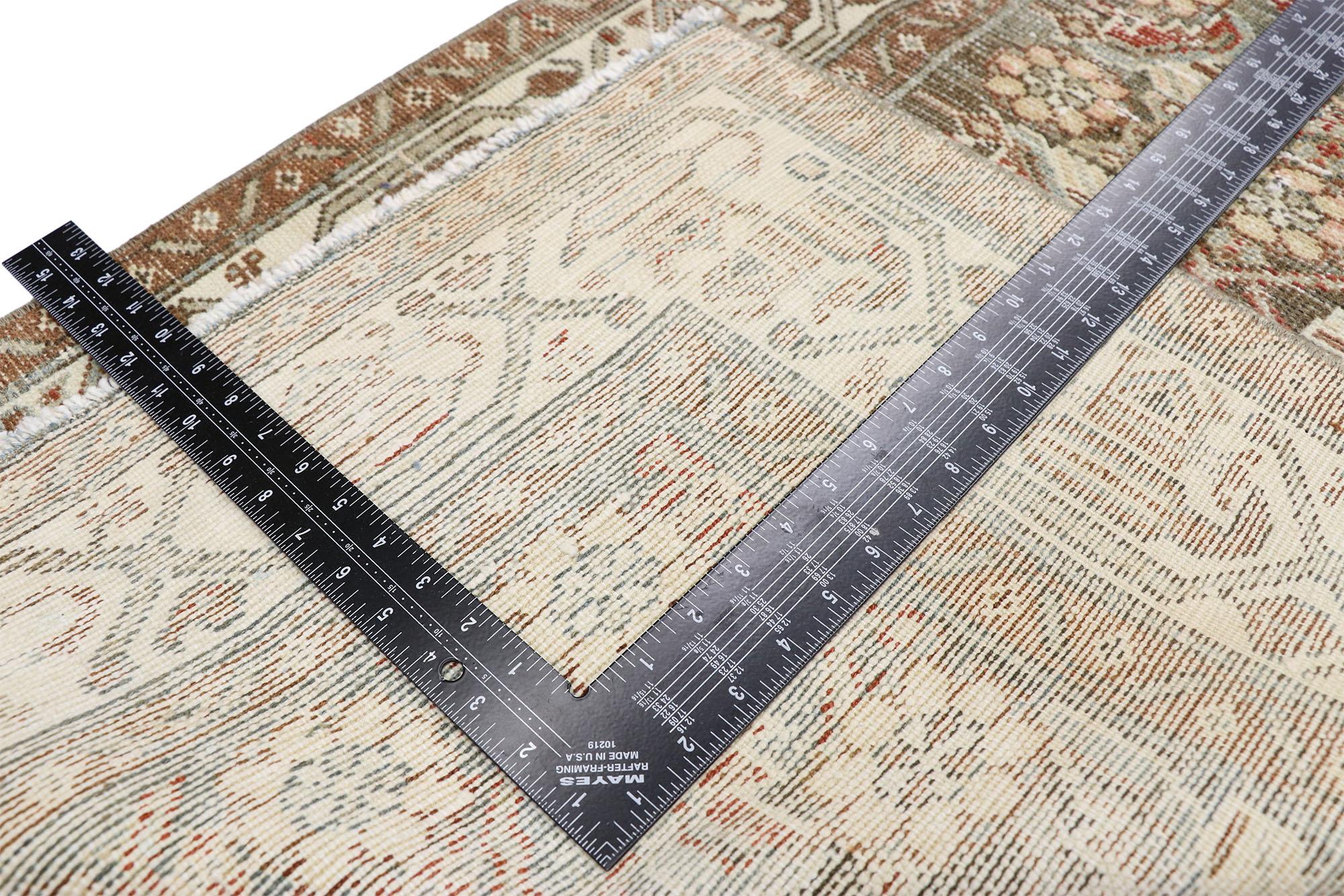 Malayer Chemin de table en style rustique artisanal avec un motif persan malayeur ancien en mauvais état en vente