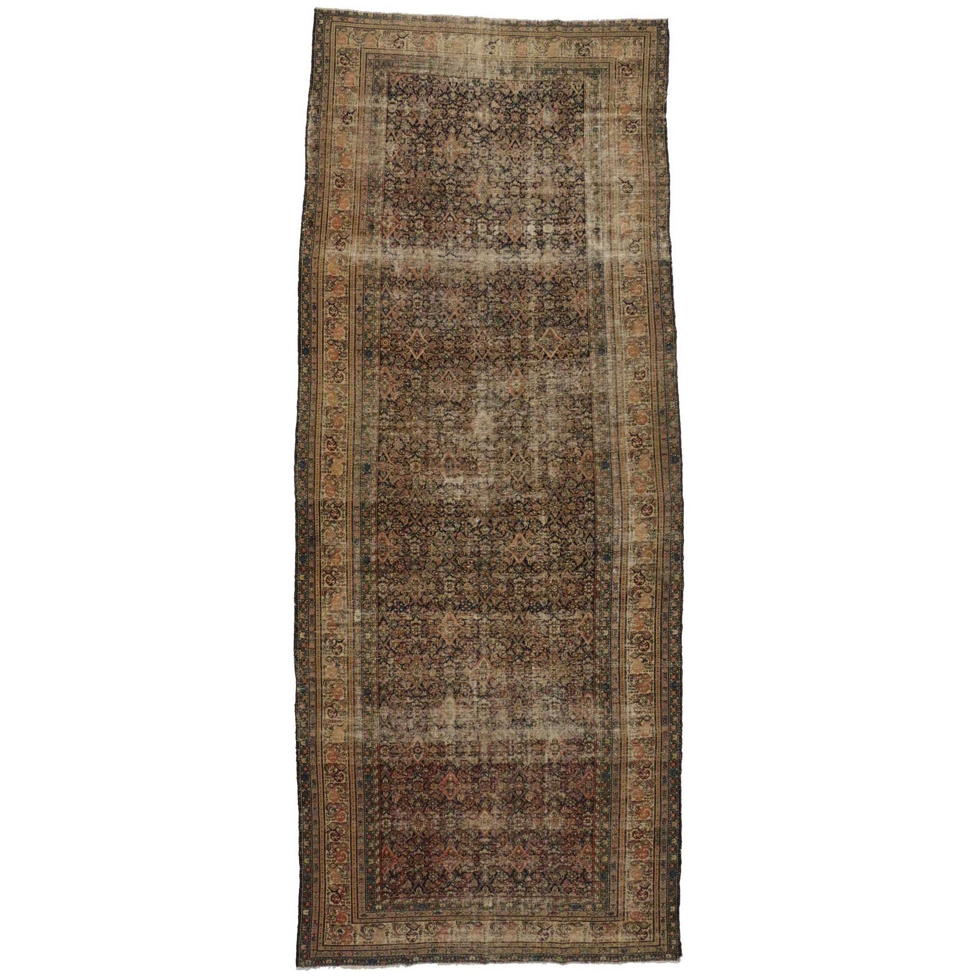 Antiker persischer Malayer-Galerie-Teppich im Used-Stil, langer Wohnzimmerteppich