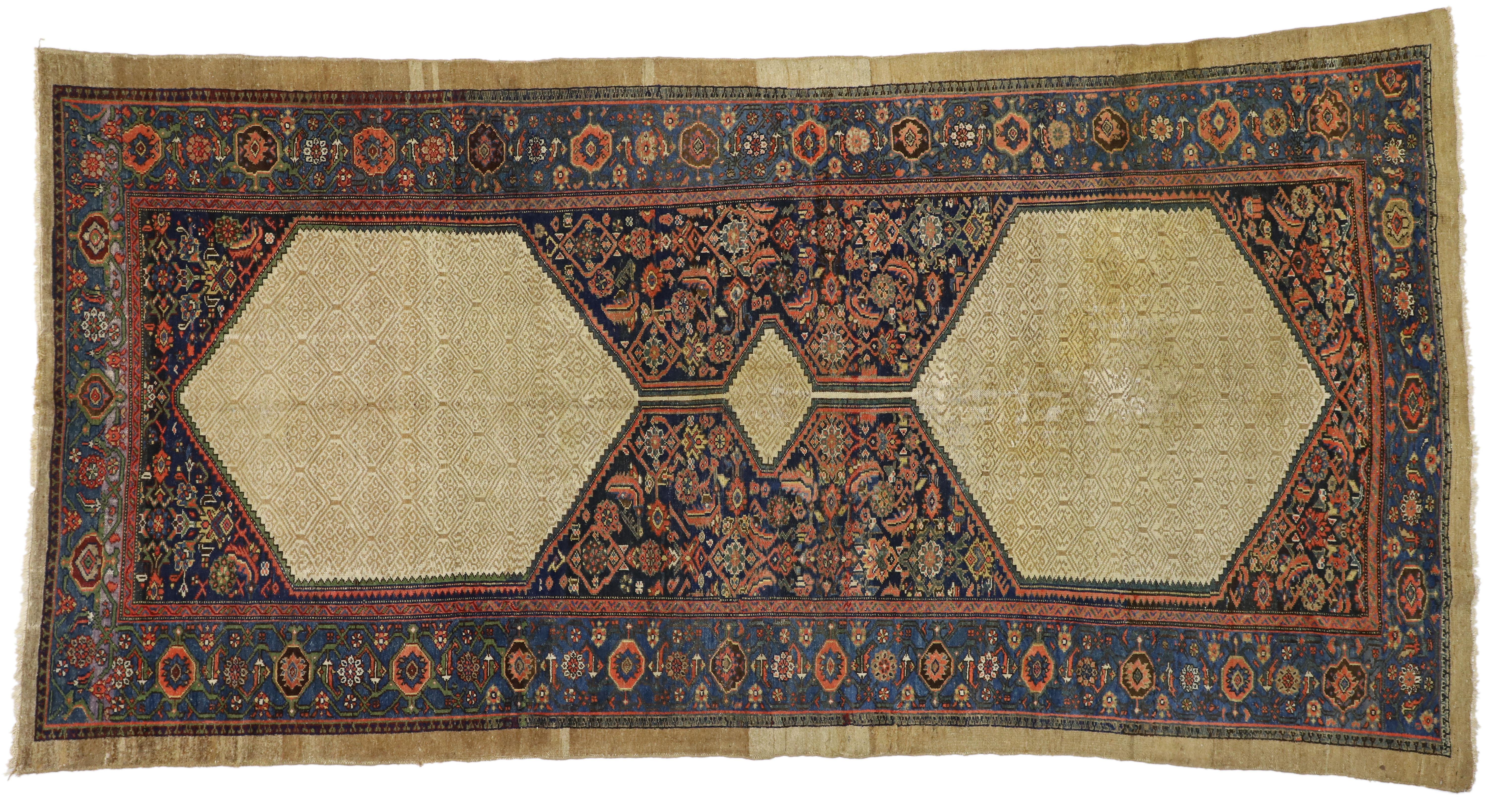 Noué à la main Tapis de galerie persan Malayer ancien vieilli à poils de chameau en vente