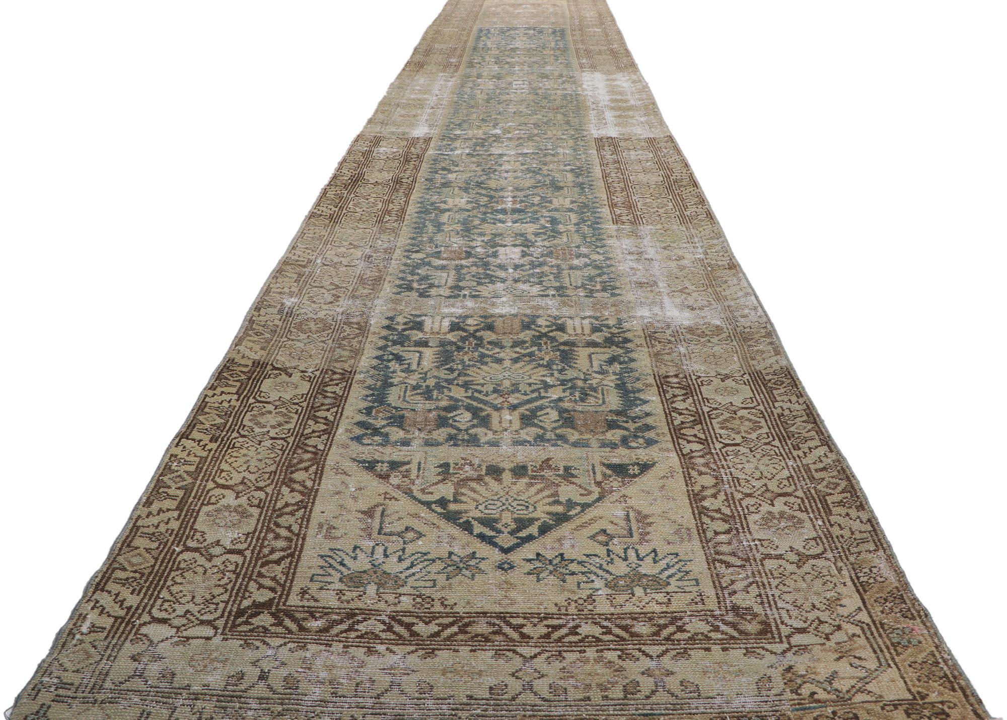 Noué à la main Tapis de couloir de couloir persan Malayer ancien vieilli avec motif Herati en vente