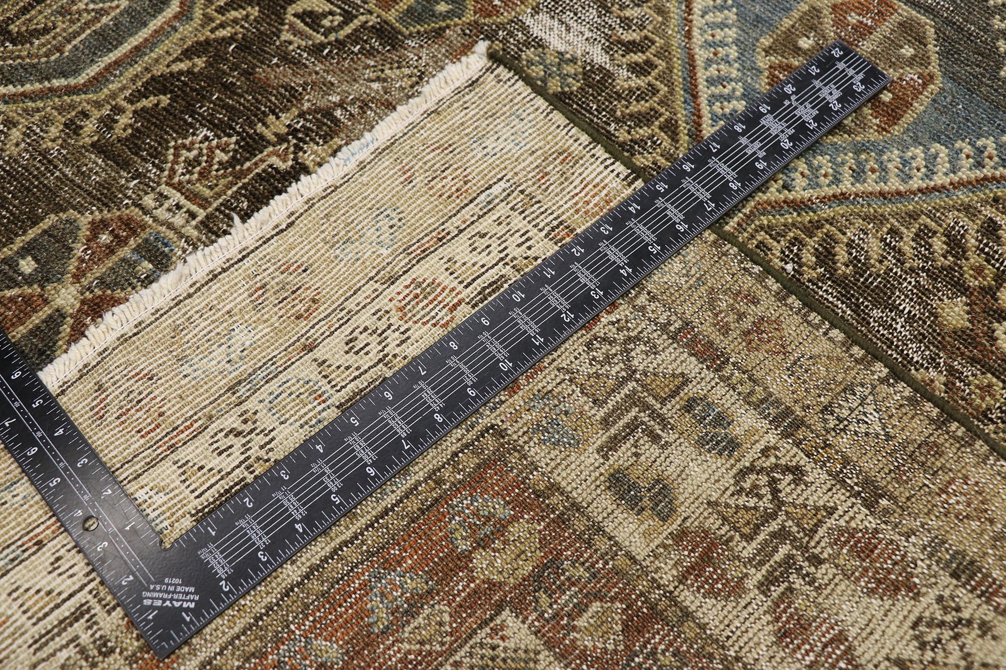 Alfombra Persa Malayer Antigua Desgastada con Estilo Tribal Artesano Rústico siglo XX en venta