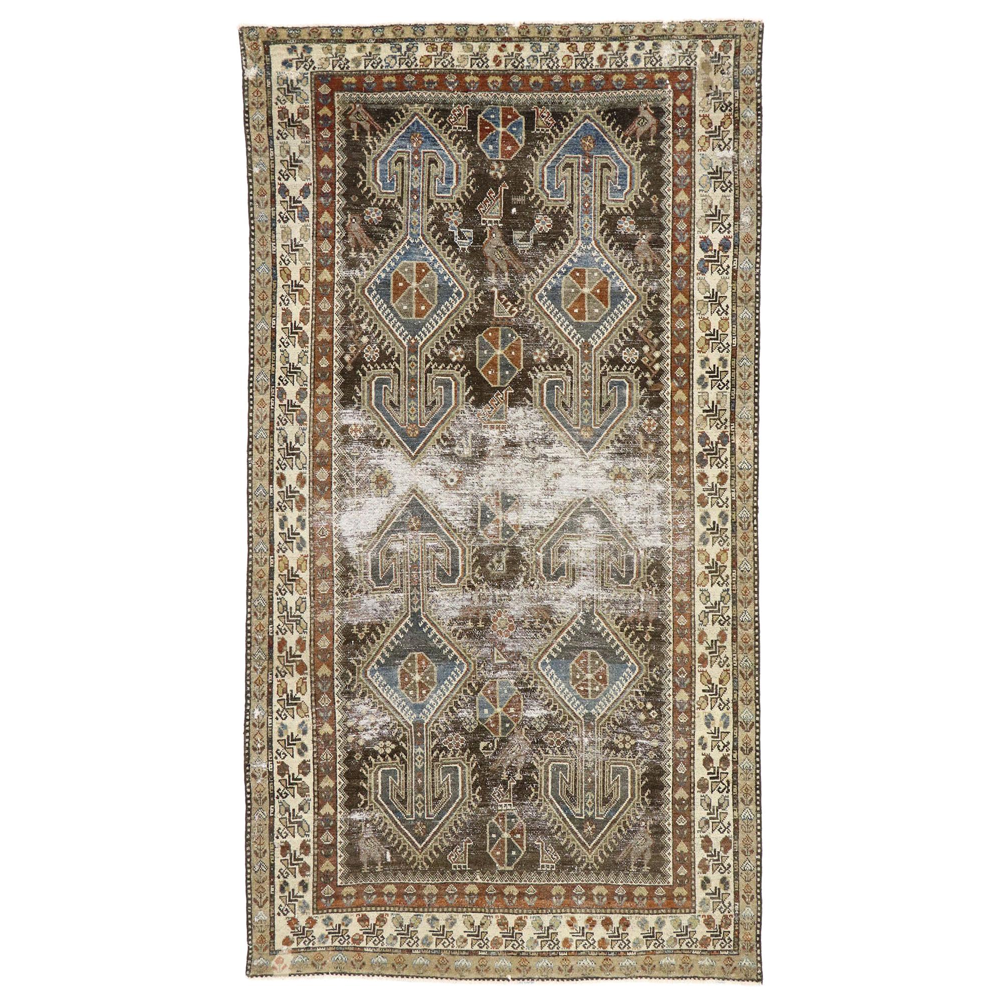 Tapis persan Malayer ancien vieilli avec style tribal rustique d'artisan