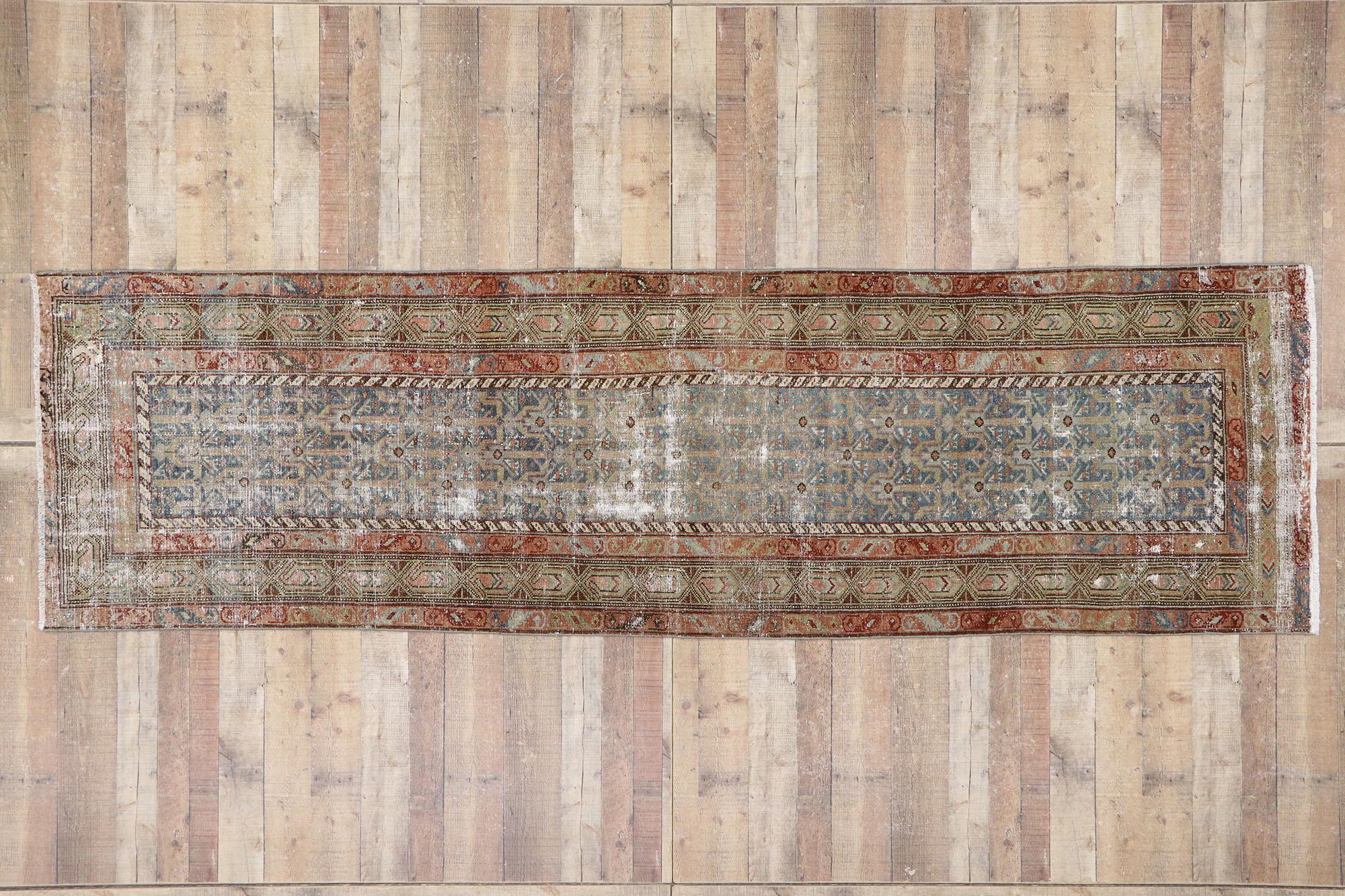 Tapis de couloir persan Malayer ancien vieilli de style rustique en vente 1