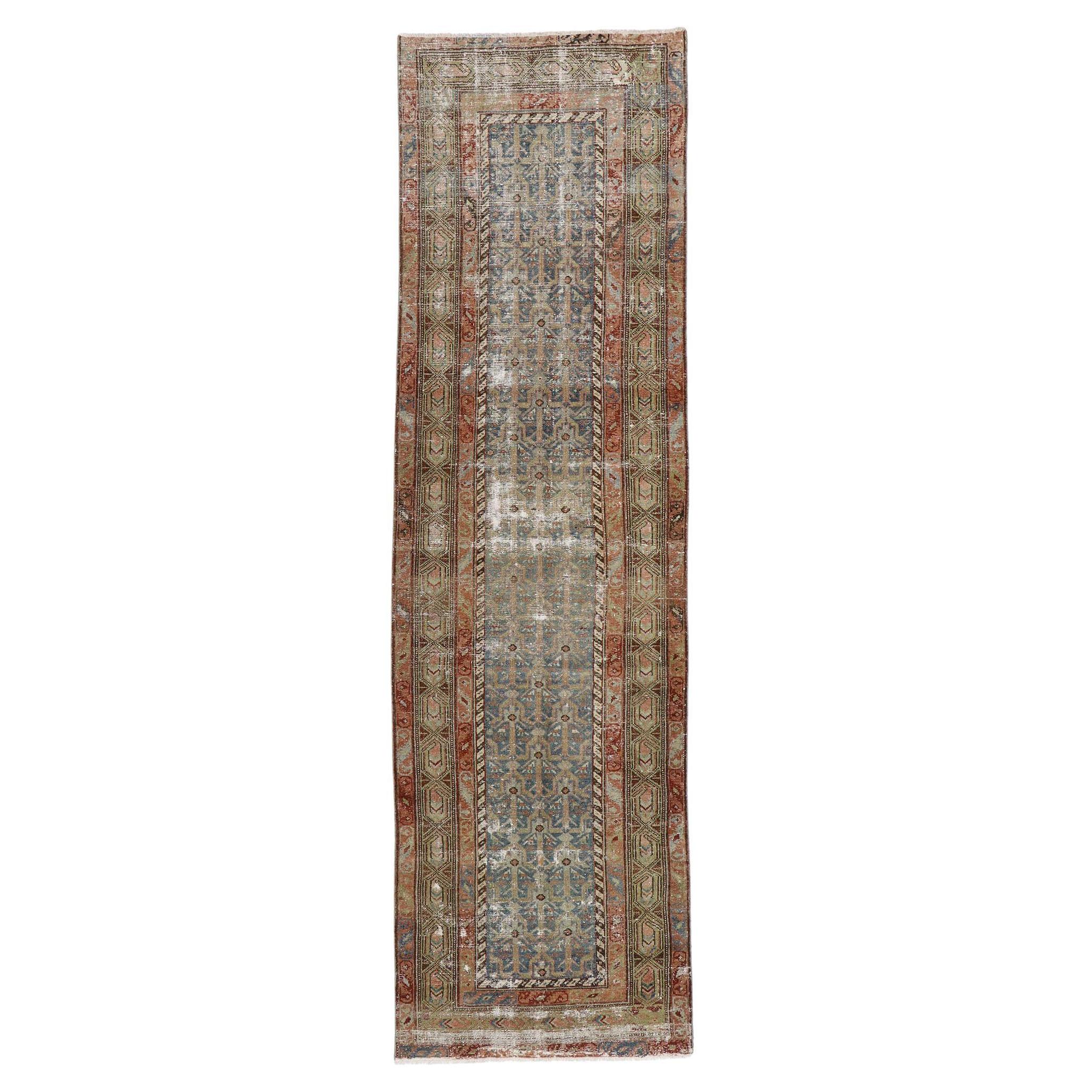 Tapis de couloir persan Malayer ancien vieilli de style rustique