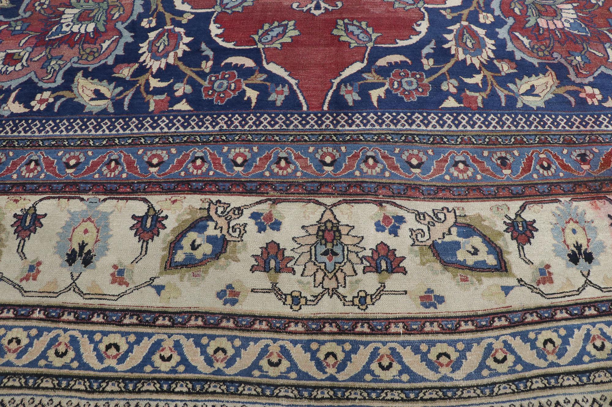 Antiker persischer Mashhad-Teppich im modernen, rustikalen Stil im Used-Look (Persisch) im Angebot