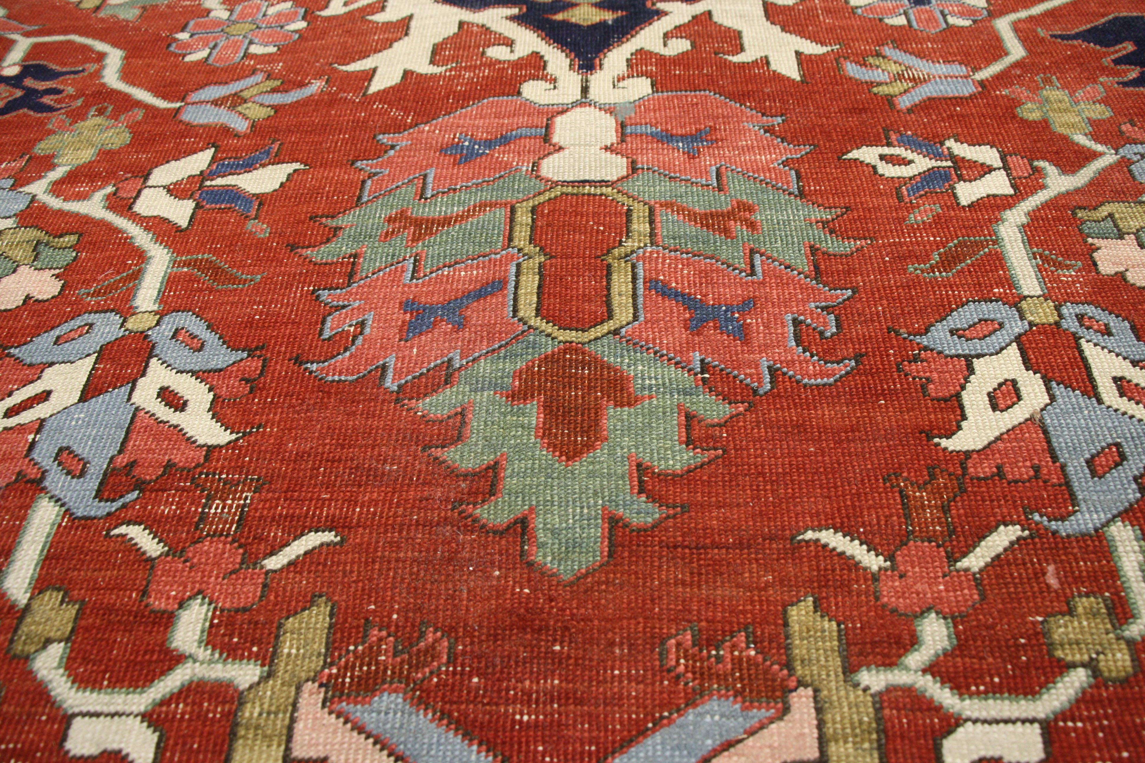 Antique-Worn Persian Serapi Rug, Rustic Charm Meets Relaxed Refinement In Distressed Condition For Sale In Dallas, TX