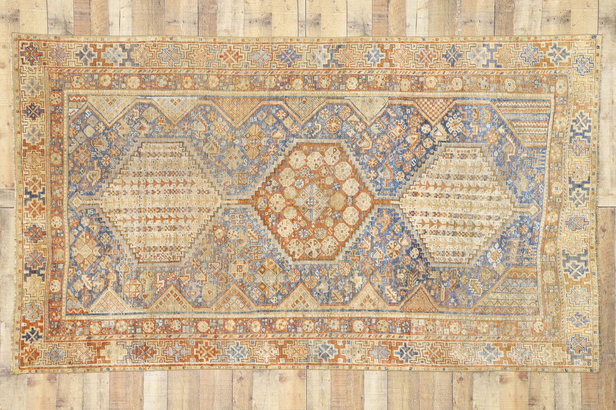 Lana Tappeto antico persiano di design Shiraz con stile rustico italiano in vendita