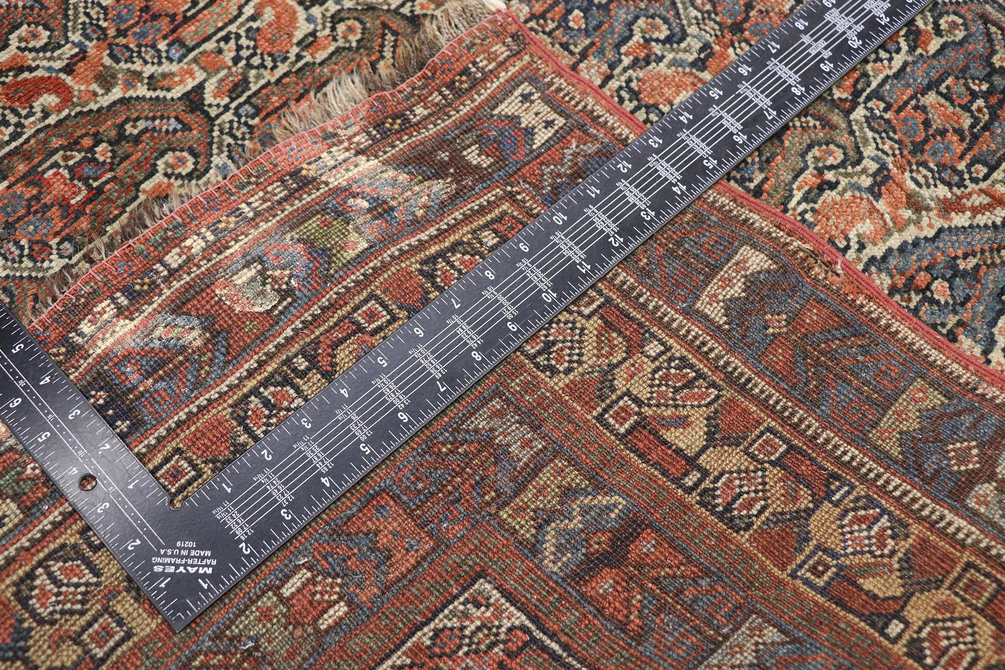 Antiker persischer Shiraz-Teppich im Used-Stil mit Boteh-Muster und modernem, rustikalem Stil (Handgeknüpft) im Angebot