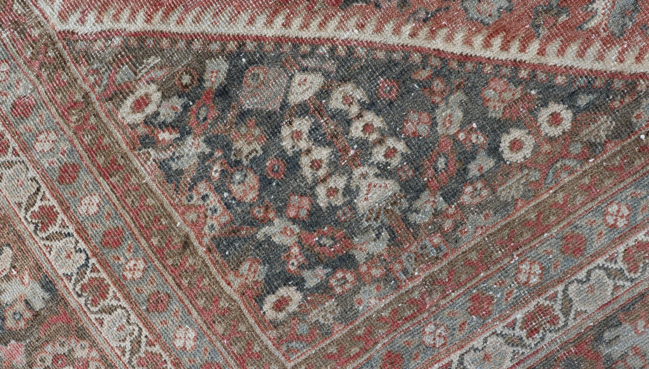 Distressed Antique Sultanabad Rug in Faded Red Background, Charcoal Border For Sale 9