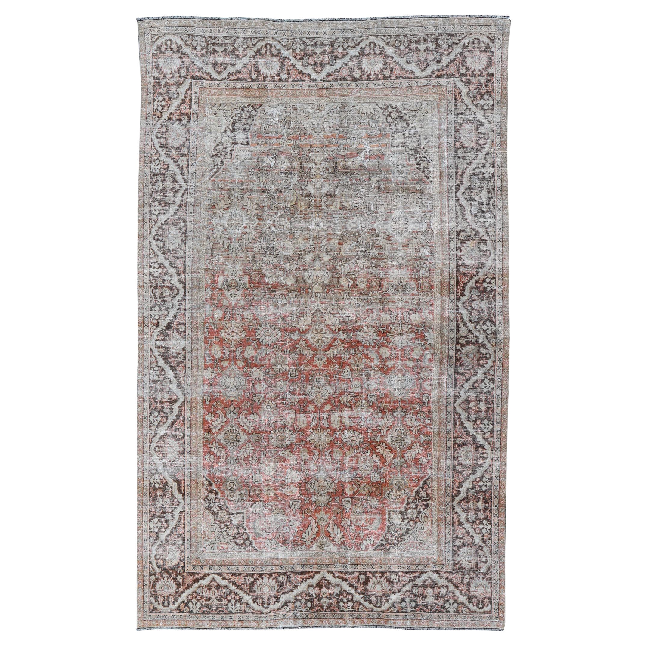 Antico tappeto persiano Sultanabad Rugs in lana con disegno floreale e afflitto. in vendita