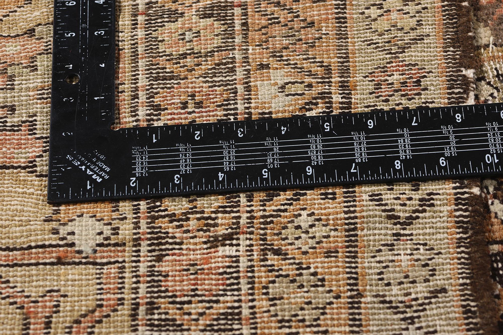 Antiker persischer Sultanabad-Teppich im Stil des späten 19. Jahrhunderts im Used-Look mit modernem Stil (Wolle) im Angebot
