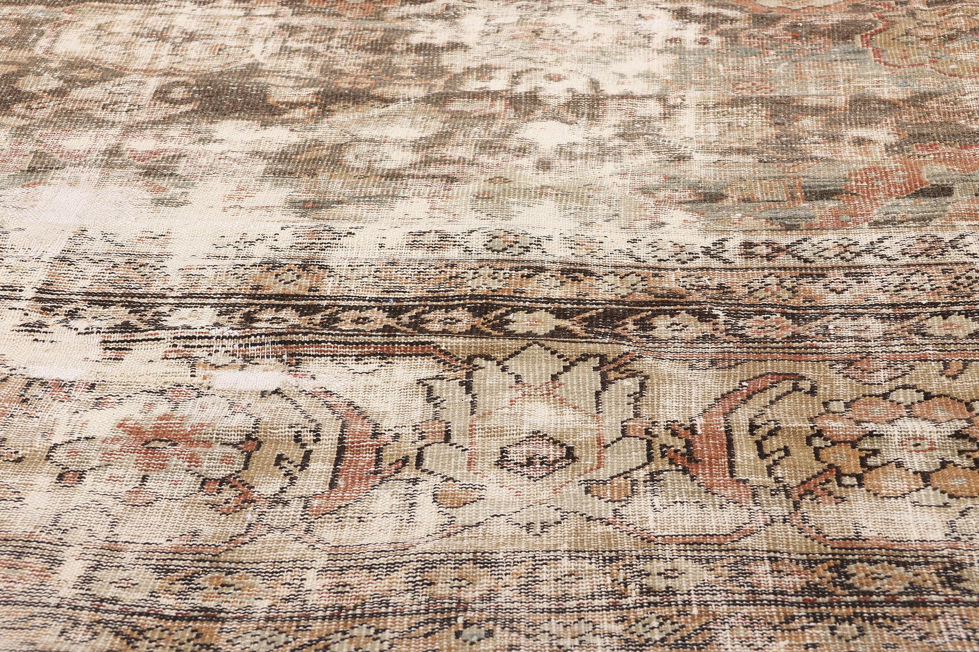 Antiker persischer Sultanabad-Teppich im Stil des späten 19. Jahrhunderts im Used-Look mit modernem Stil im Zustand „Starke Gebrauchsspuren“ im Angebot in Dallas, TX