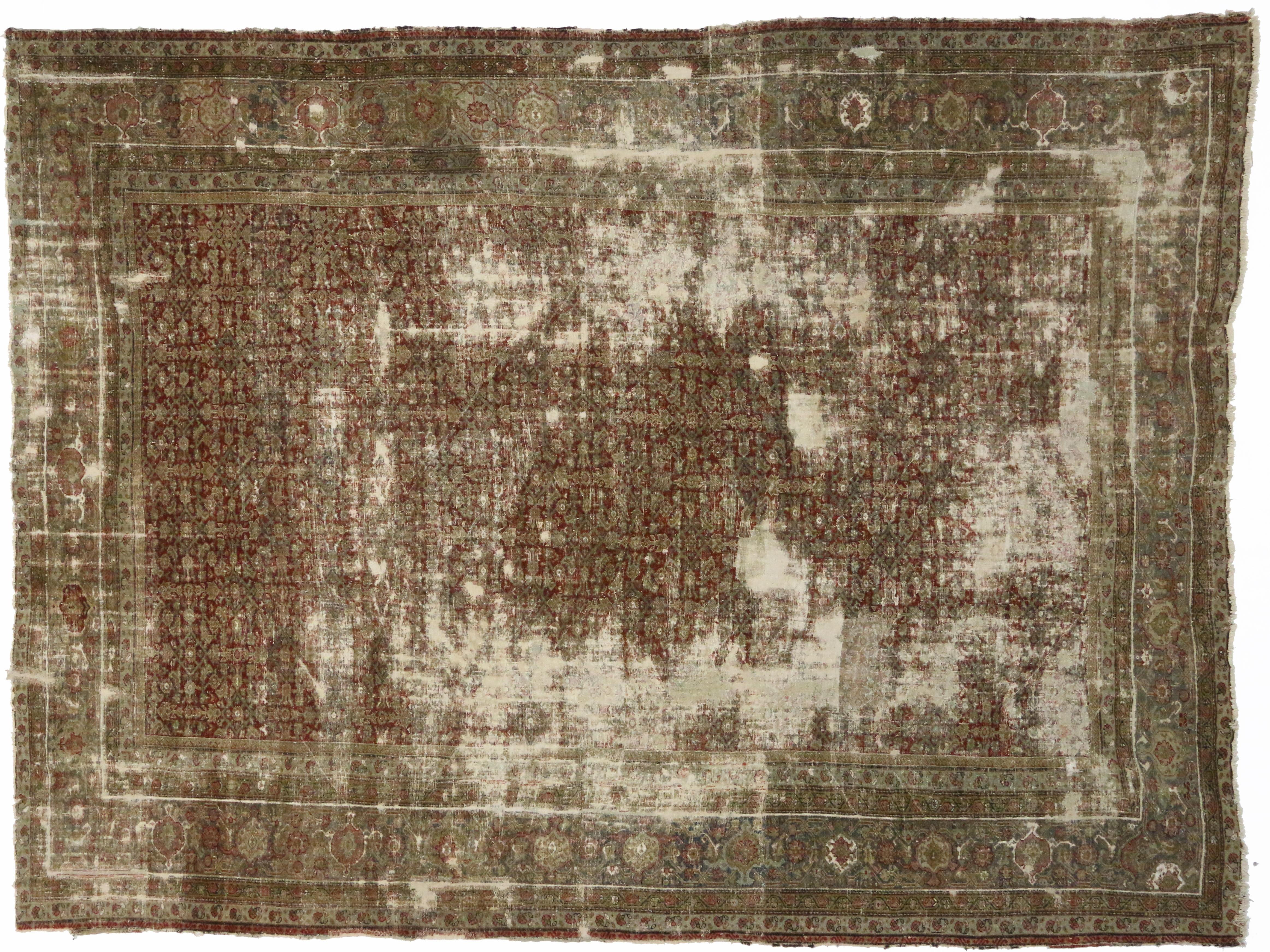 Antique-Worn Persian Sultanabad Rug, Weathered Beauty Meets Rustic Adirondack  In Distressed Condition For Sale In Dallas, TX