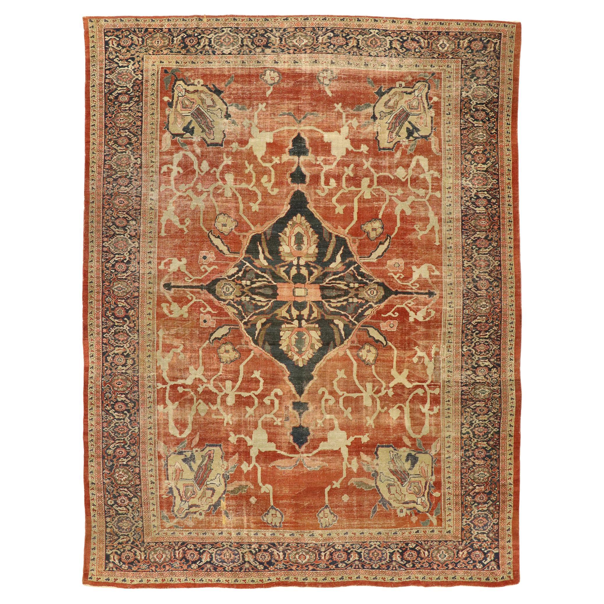Antiker persischer Sultanabad-Teppich im traditionellen englischen rustikalen Stil im Used-Stil, im Used-Stil