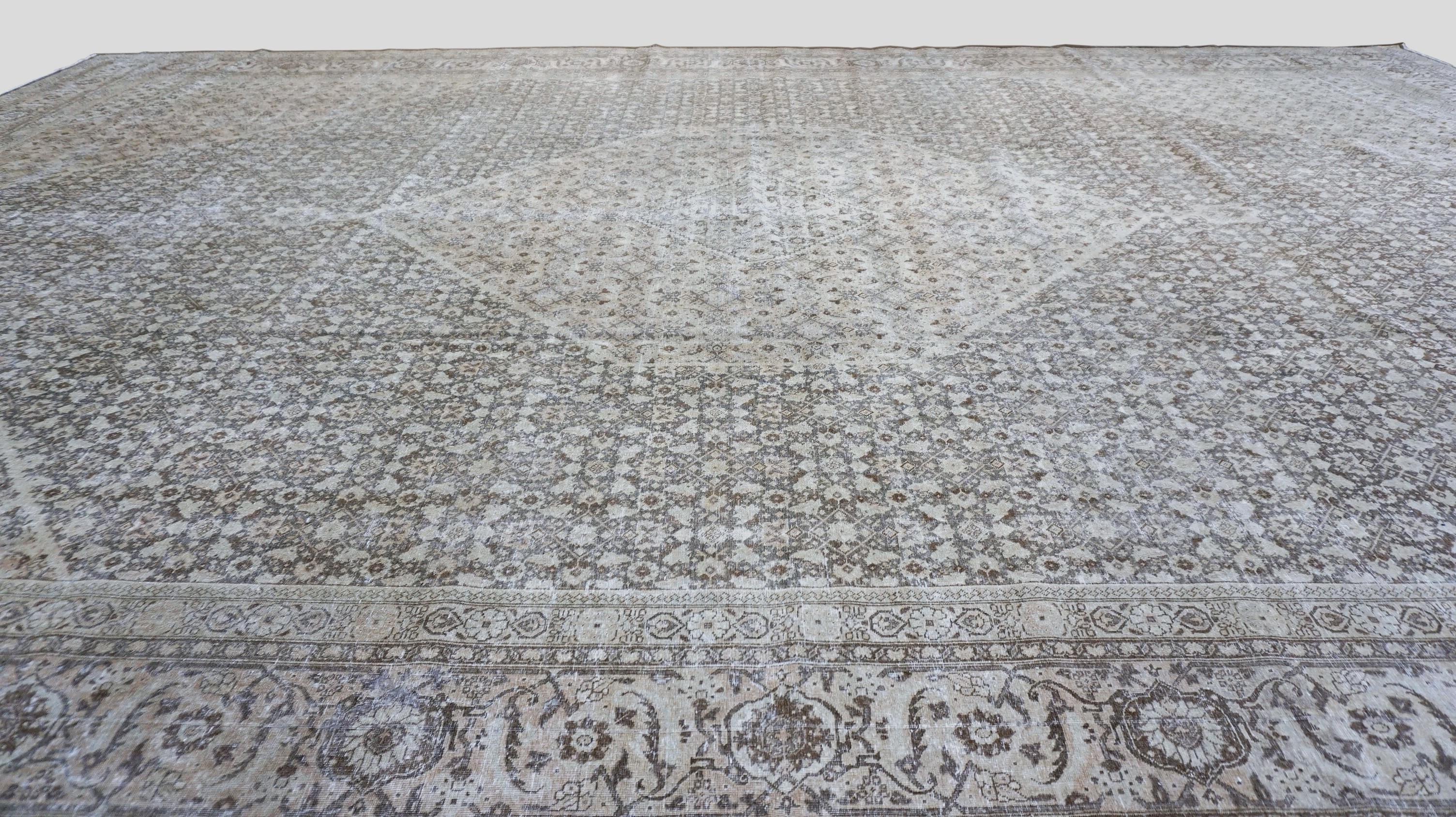 Persiano Tappeto antico persiano Tabriz marrone con effetto distorto 13'2''x19'2'' in vendita