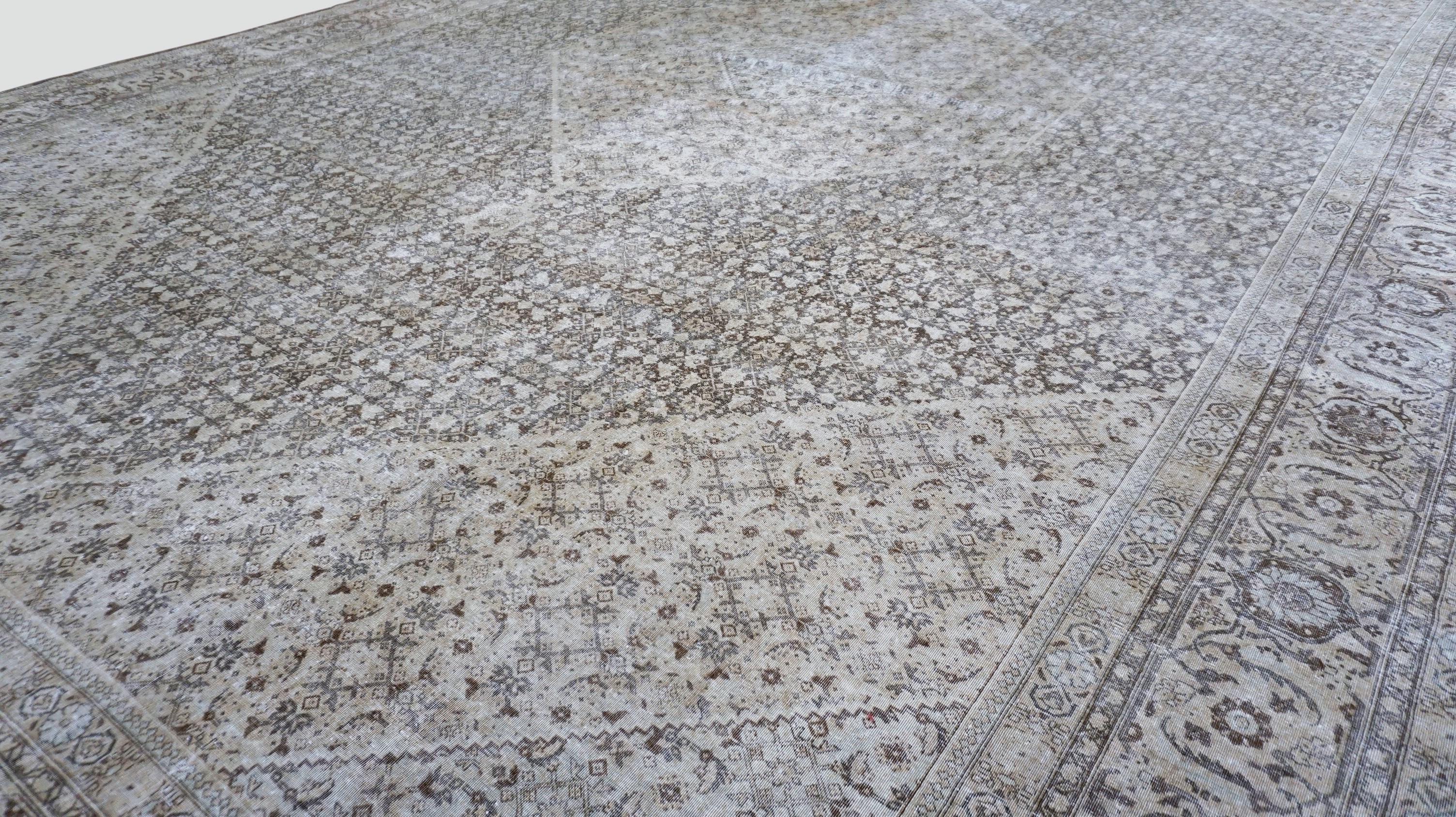 Tappeto antico persiano Tabriz marrone con effetto distorto 13'2''x19'2'' in vendita 1