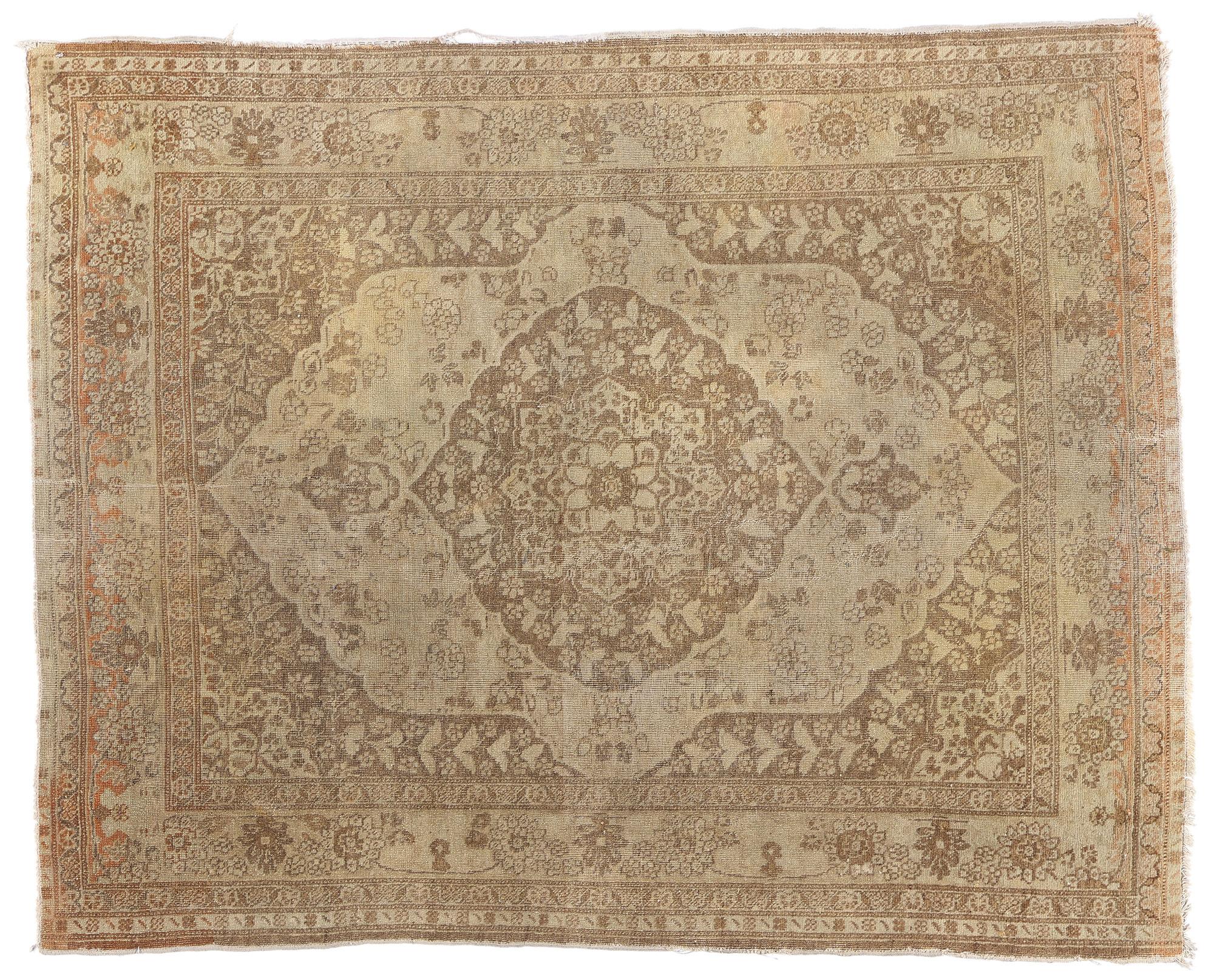Antiker persischer Täbris-Teppich im Distressed-Stil mit modernem Stil im Angebot 2