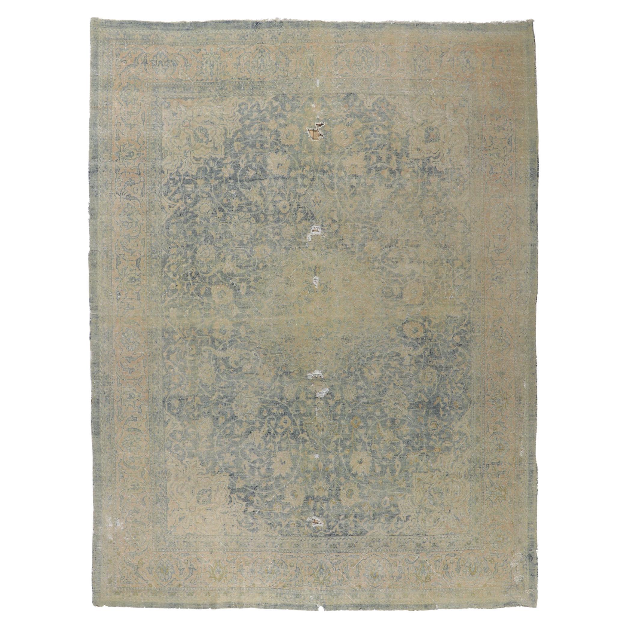 Antiker persischer Täbriz-Teppich im Used-Stil im Angebot