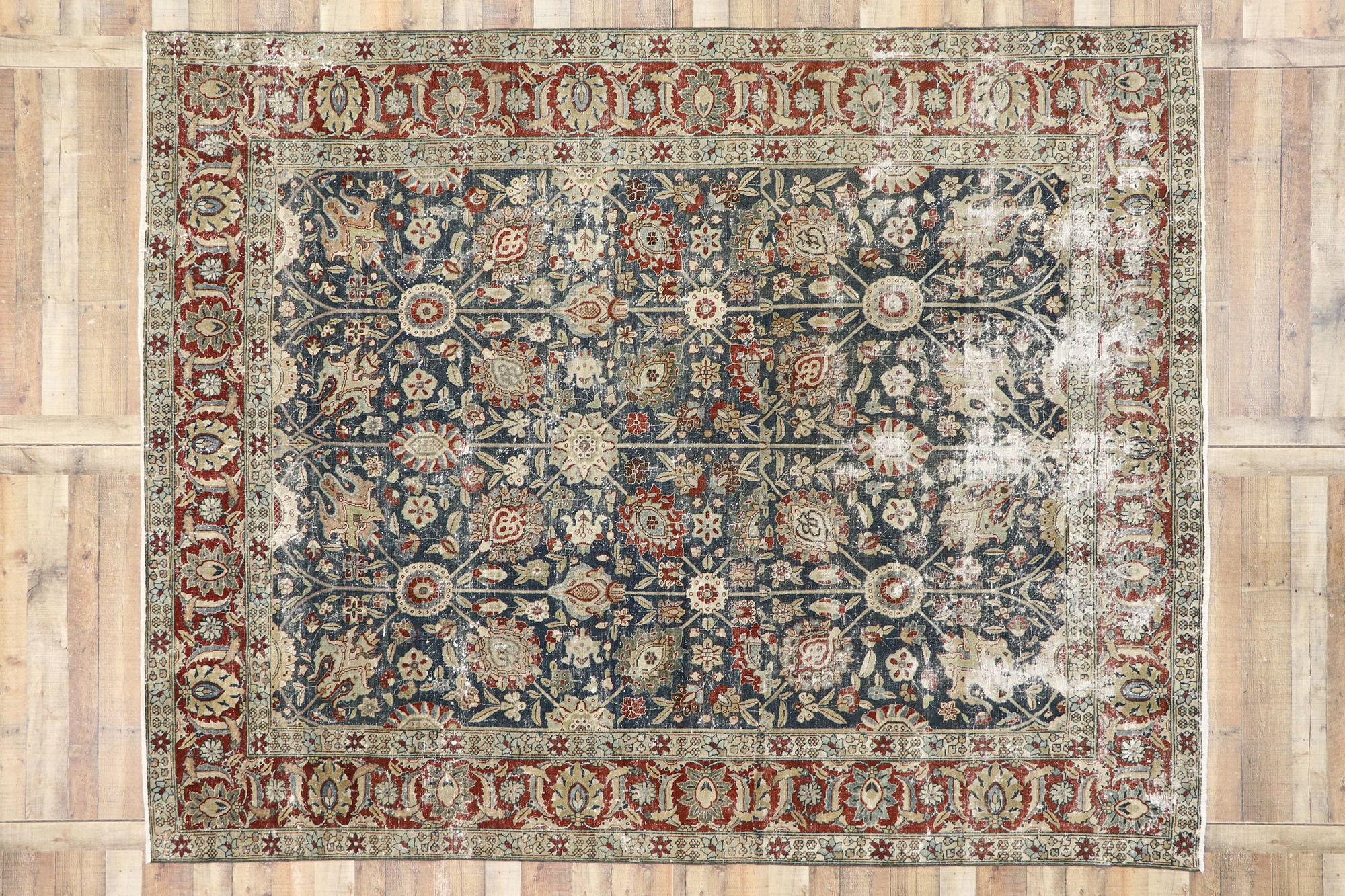 Tappeto Tabriz persiano antico con stile rustico del vecchio mondo inglese in vendita 1