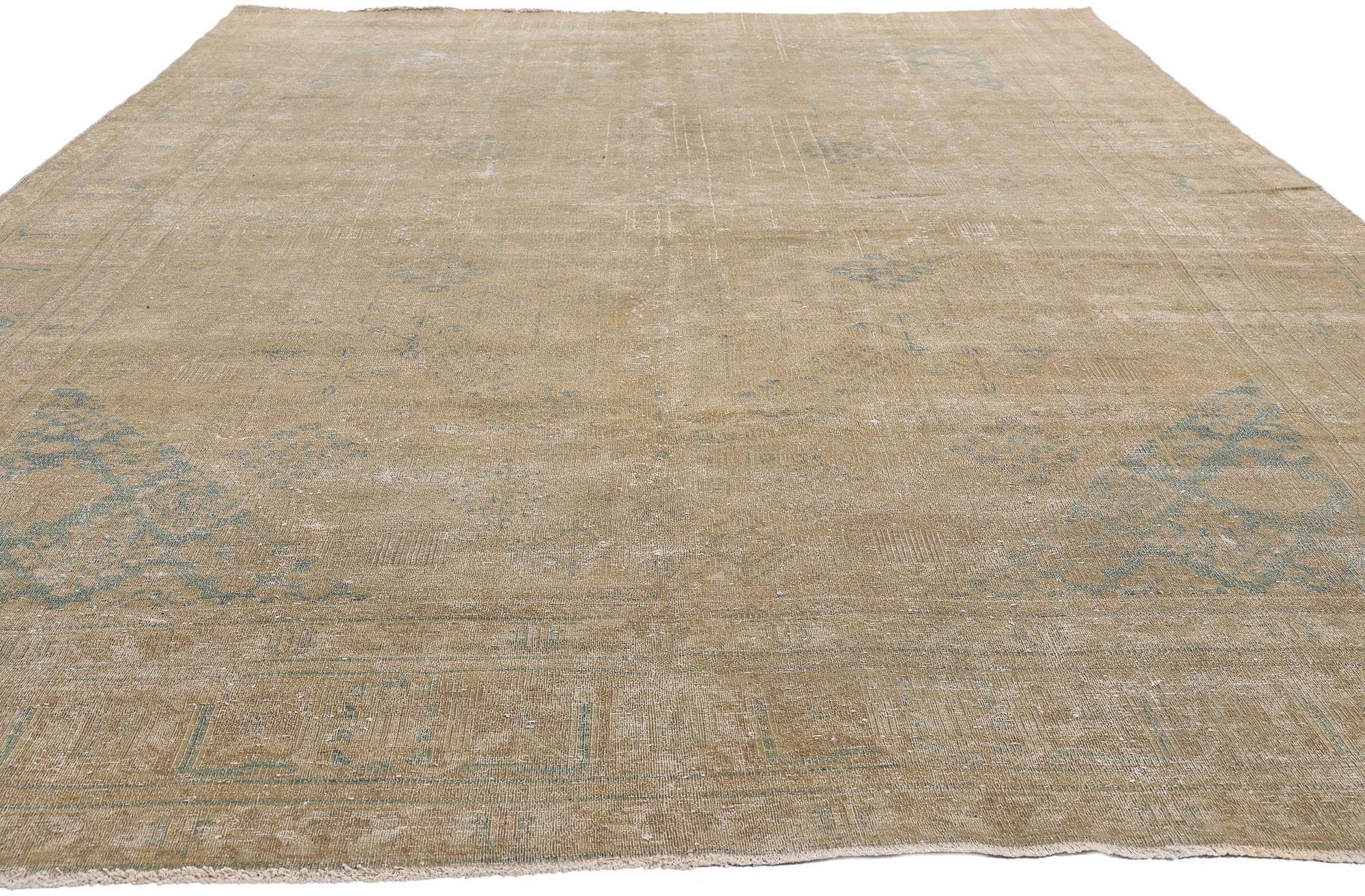 Laine Tapis Tabriz persan ancien et vieilli de style Plantation rustique en vente
