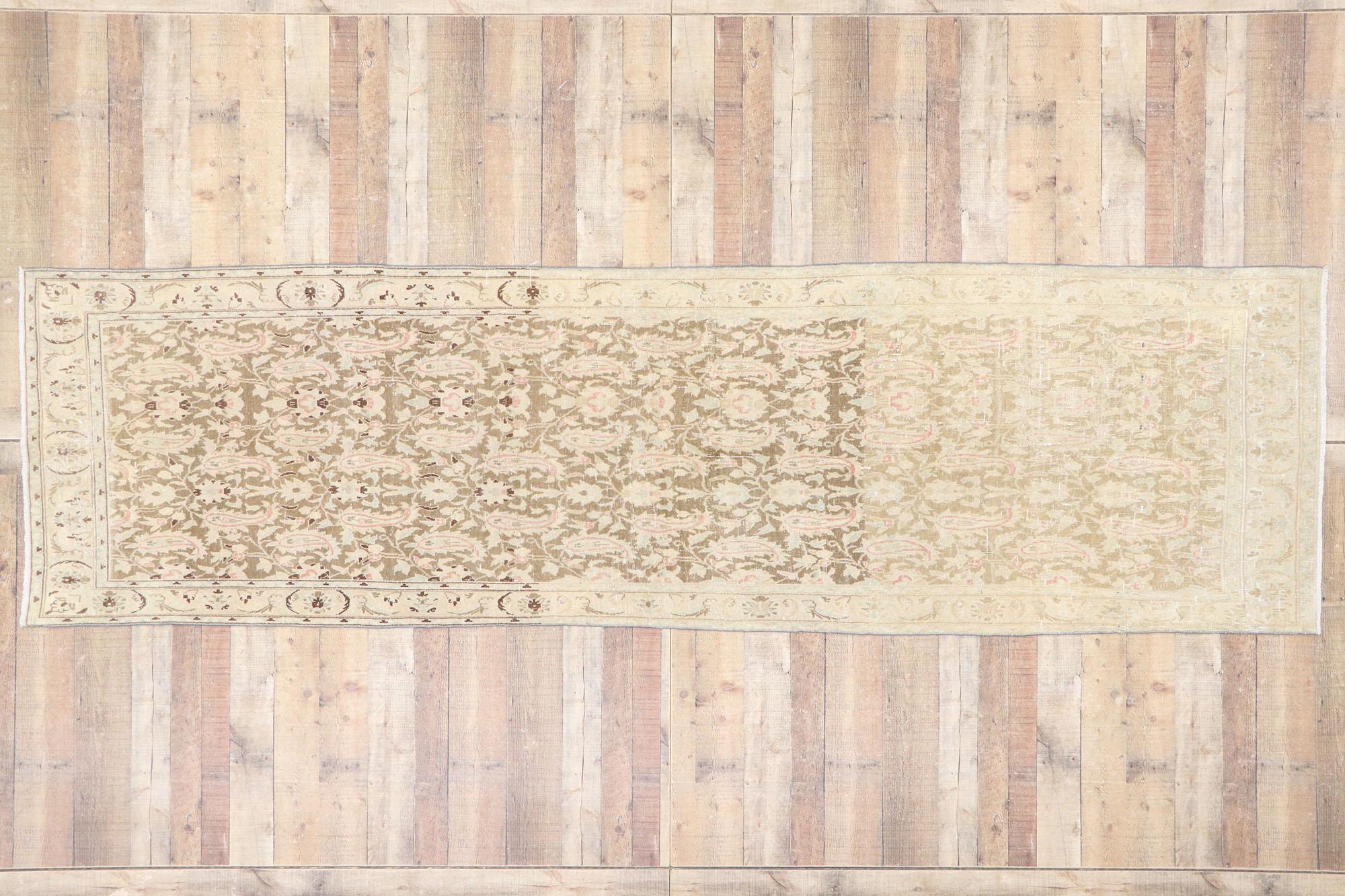 Runner antico persiano Tabriz con stile cottage svedese in vendita 1