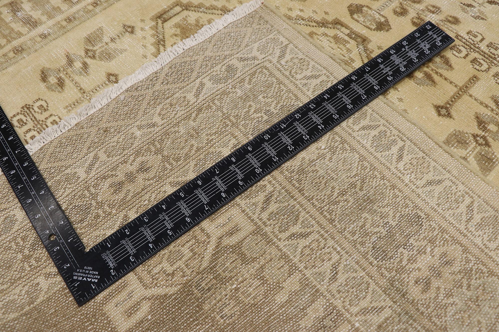 Annodato a mano Tappeto antico persiano Turkaman con stile moderno e rustico in vendita