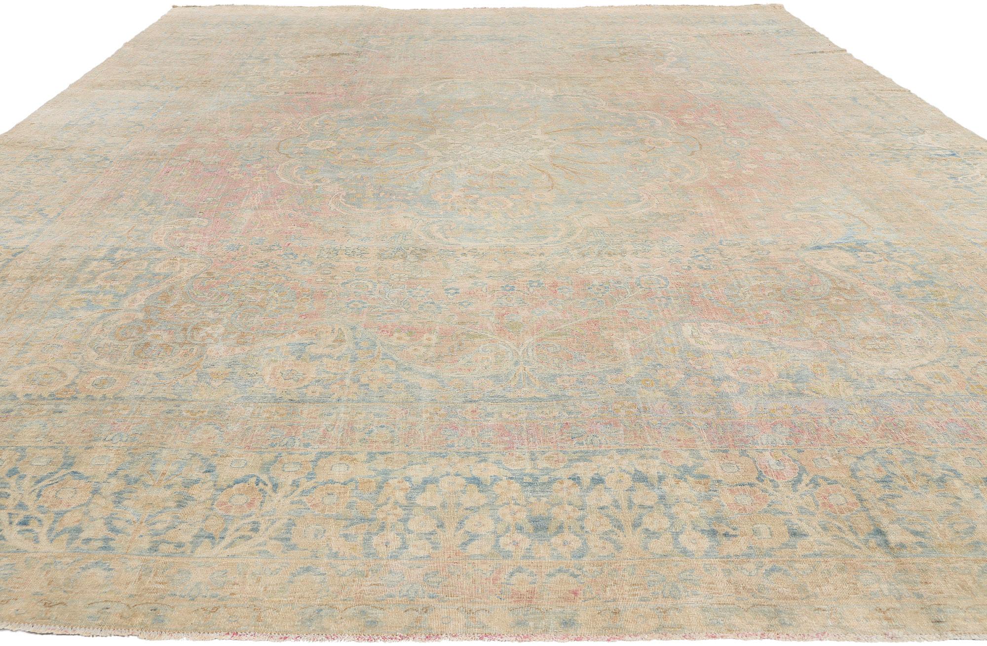Neorococò Tappeto antico persiano Yazd con stile rustico Cotswold in vendita