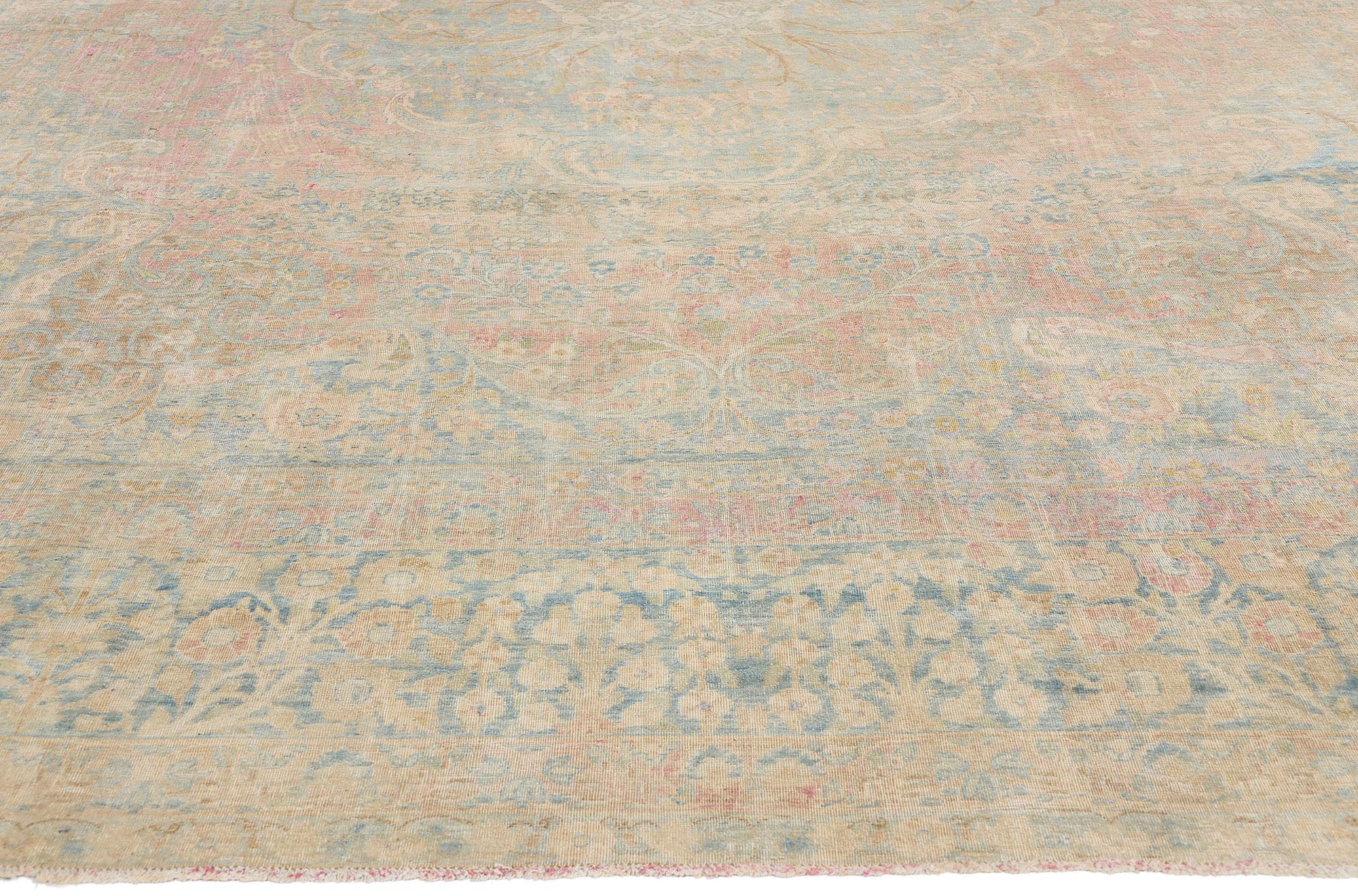 Tappeto antico persiano Yazd con stile rustico Cotswold In condizioni deteriorate in vendita a Dallas, TX