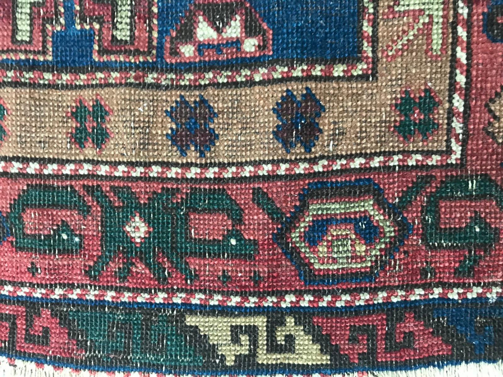 XIXe siècle Tapis Shirwan ancien vieilli en mauvais état en vente