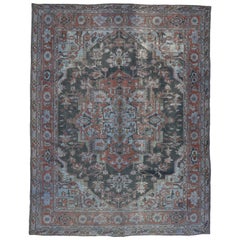 Antiker türkischer Overdyed-Teppich mit Heriz-Design und industriellem Stil