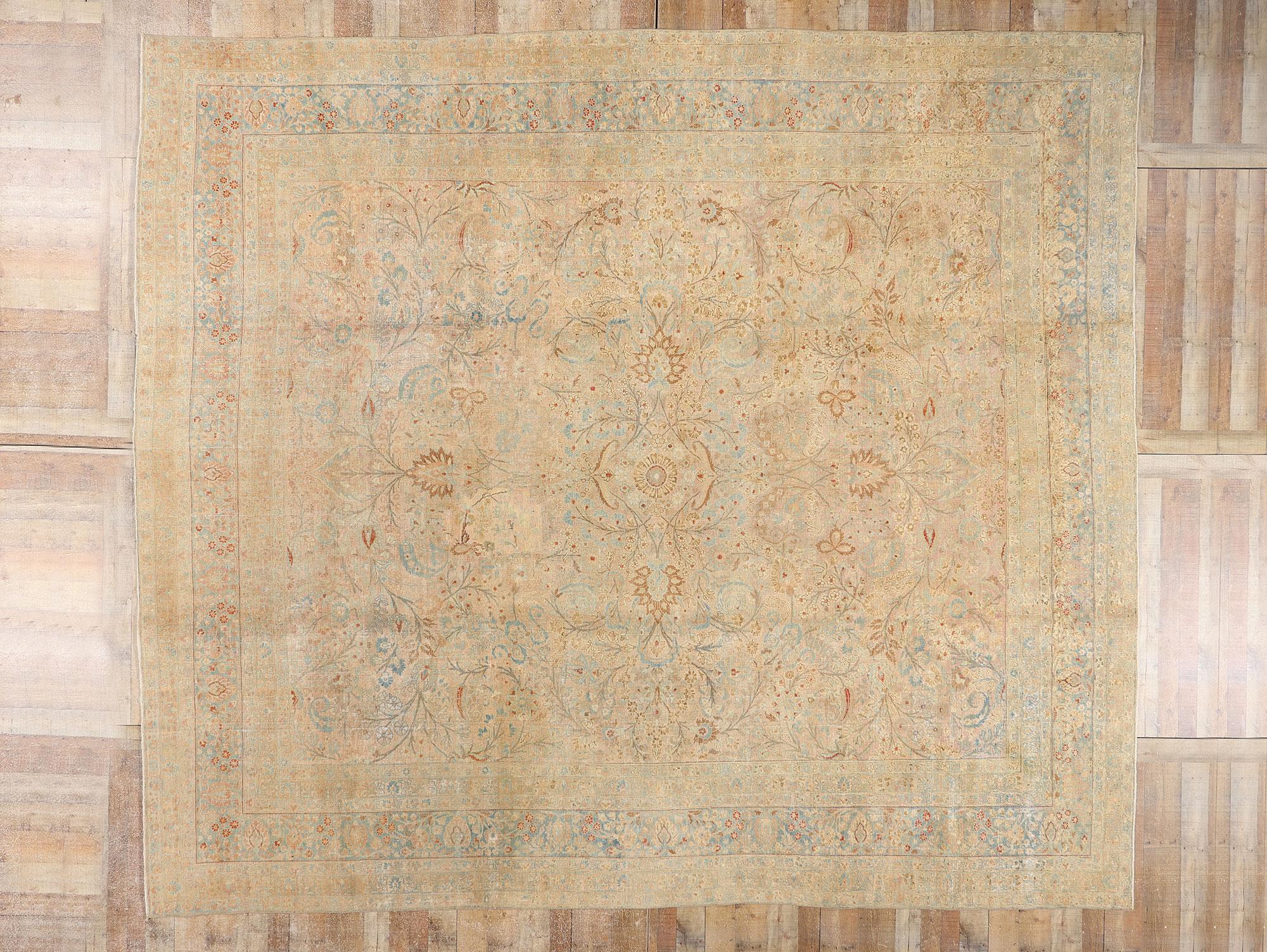 Late 19th Century Antique Persian Khorassan Rug with Traditional Style For Sale 4