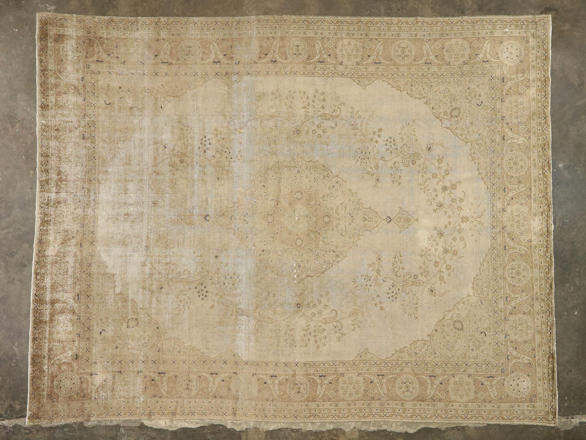 Distressed Antique Turkish Sivas Rug, 12'11 x 16'04 1