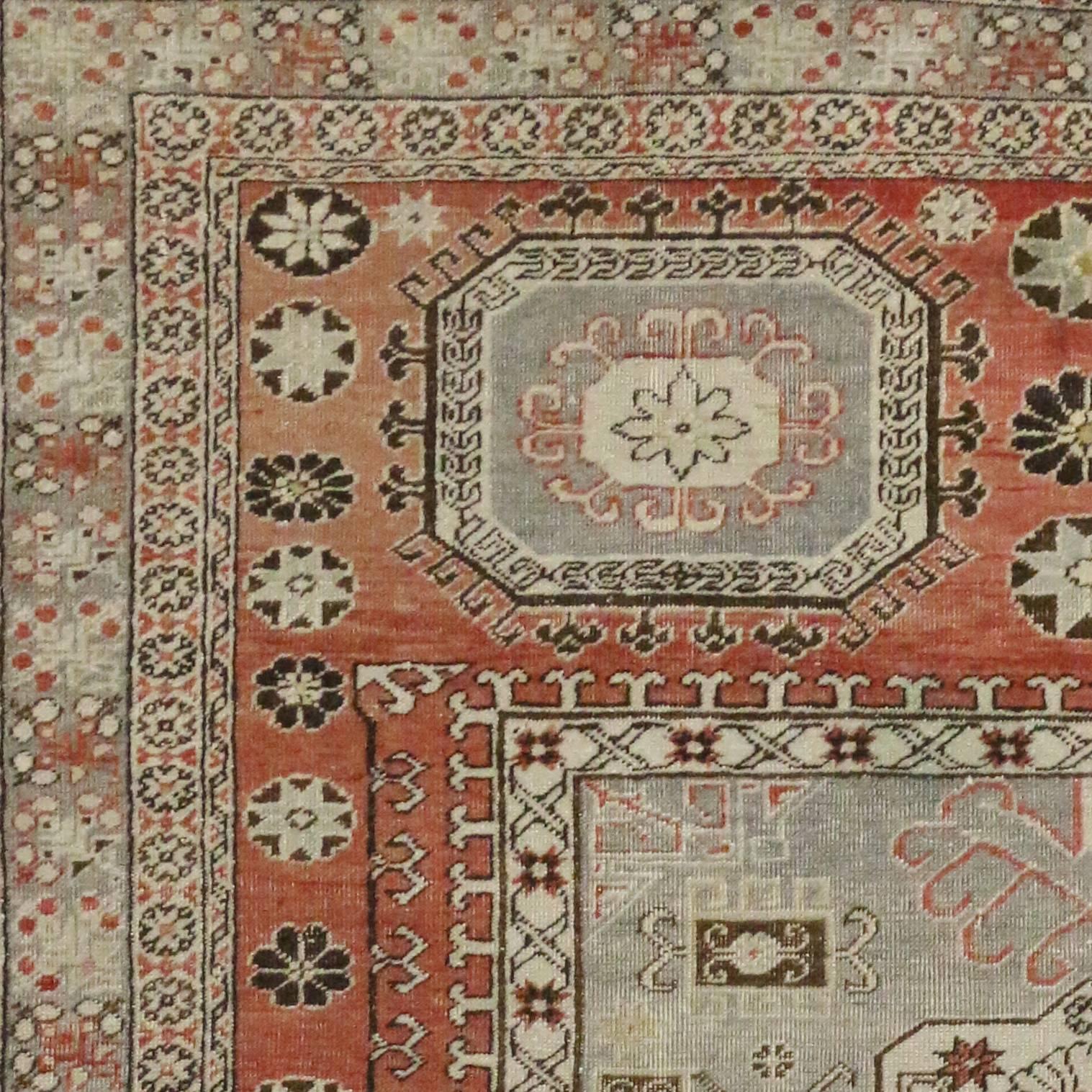 Annodato a mano Tappeto Sivas turco antico con stile moderno e rustico, tappeto quadrato d'accento in vendita