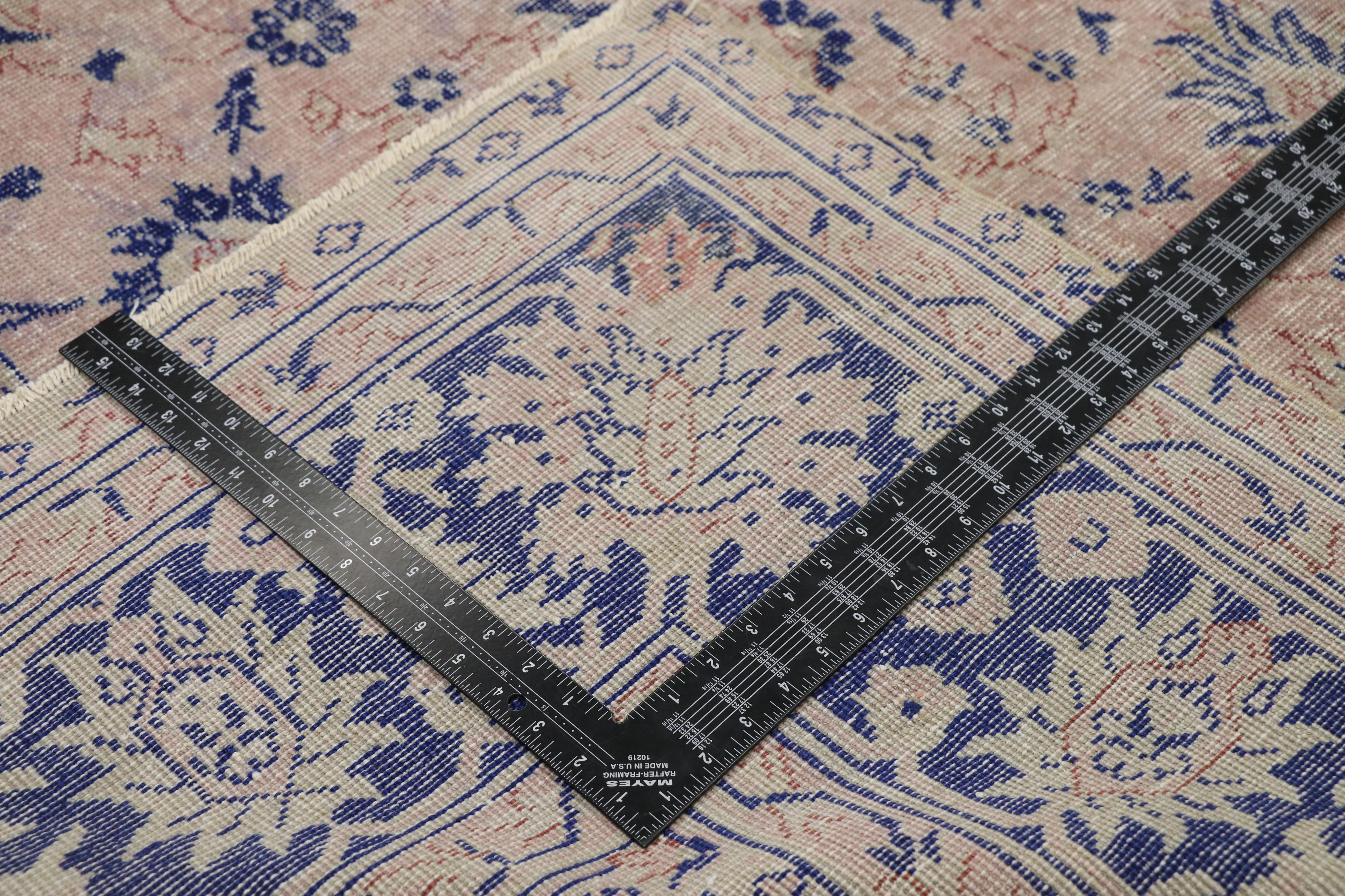 Noué à la main Tapis de palais spartiate turc antique en mauvais état:: de style provincial français en vente