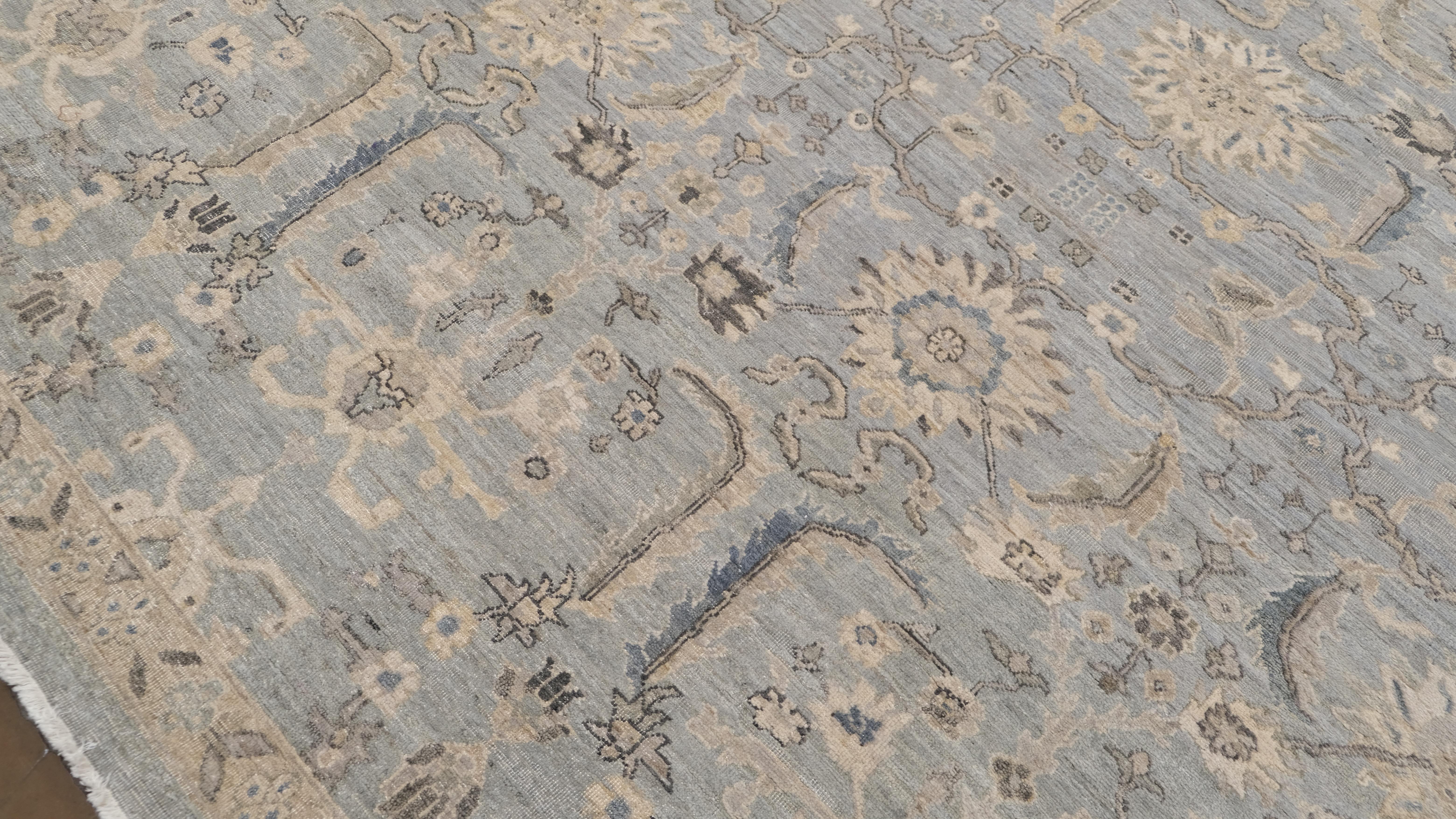 Tappeto in lana con motivo Tabriz blu e beige, con effetto anticato, 9'9''x13'10'' In condizioni Nuovo in vendita a Torrance, CA