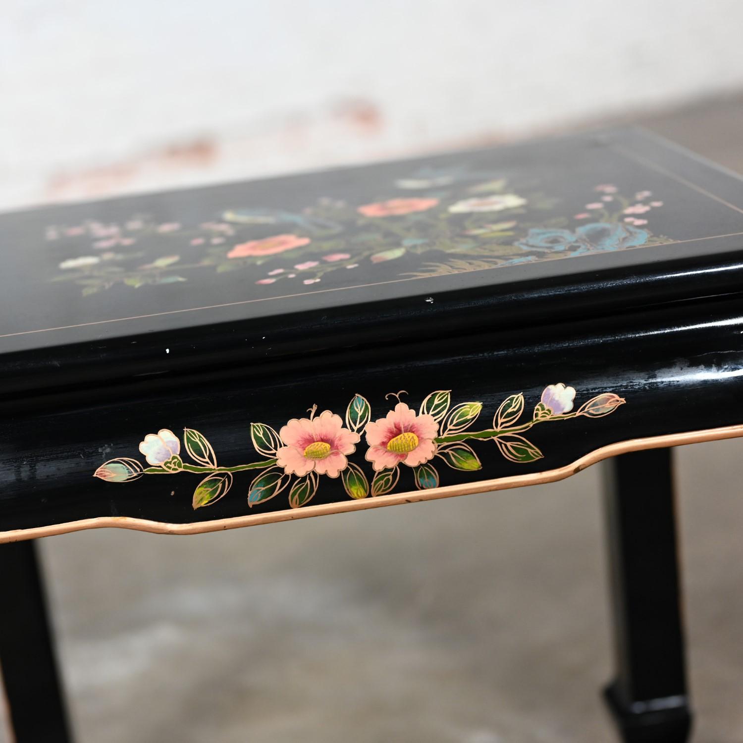 Paire de tables d'appoint ou de bout laquées noires avec pieds de style Ming en vente 5