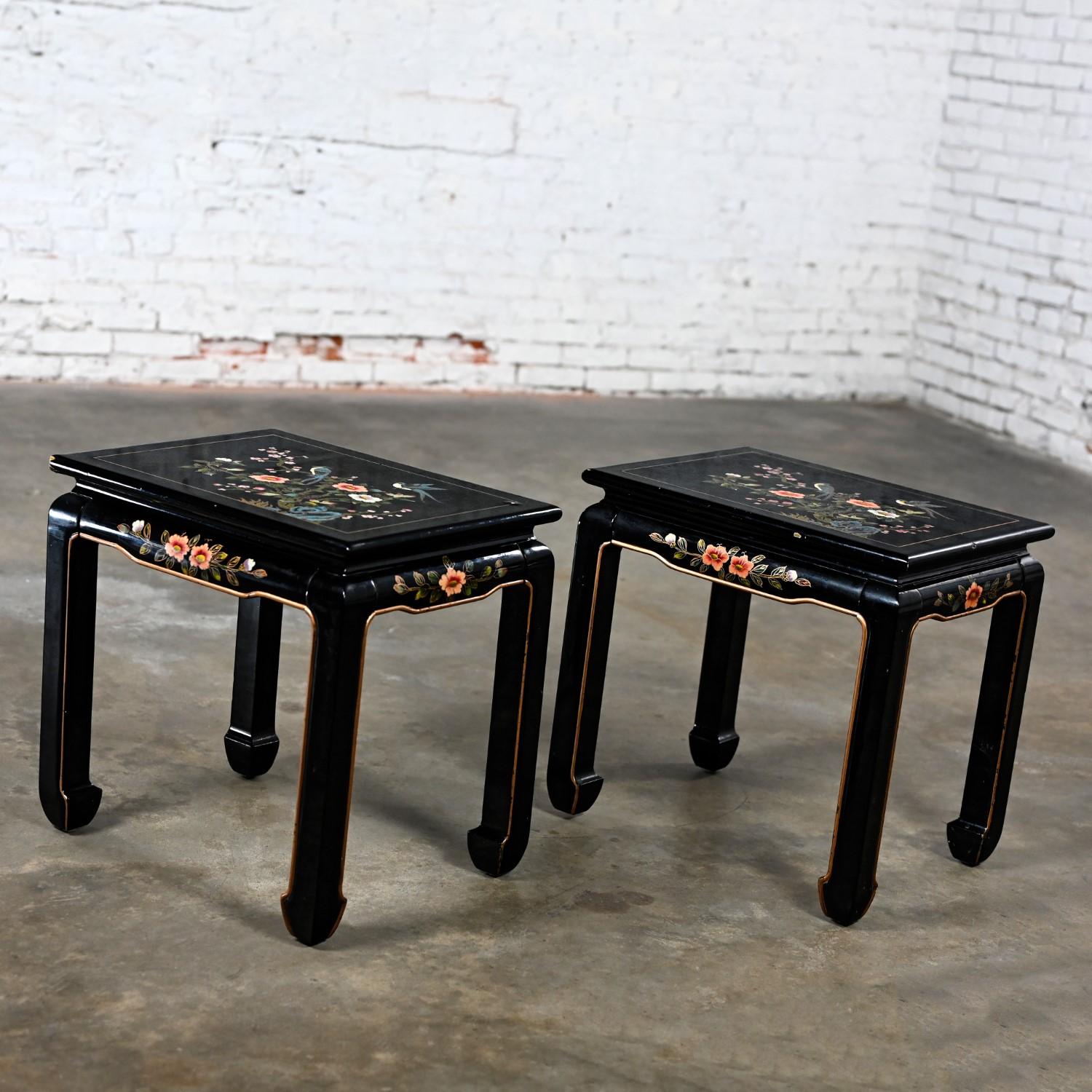 Paire de tables d'appoint ou de bout laquées noires avec pieds de style Ming en vente 13