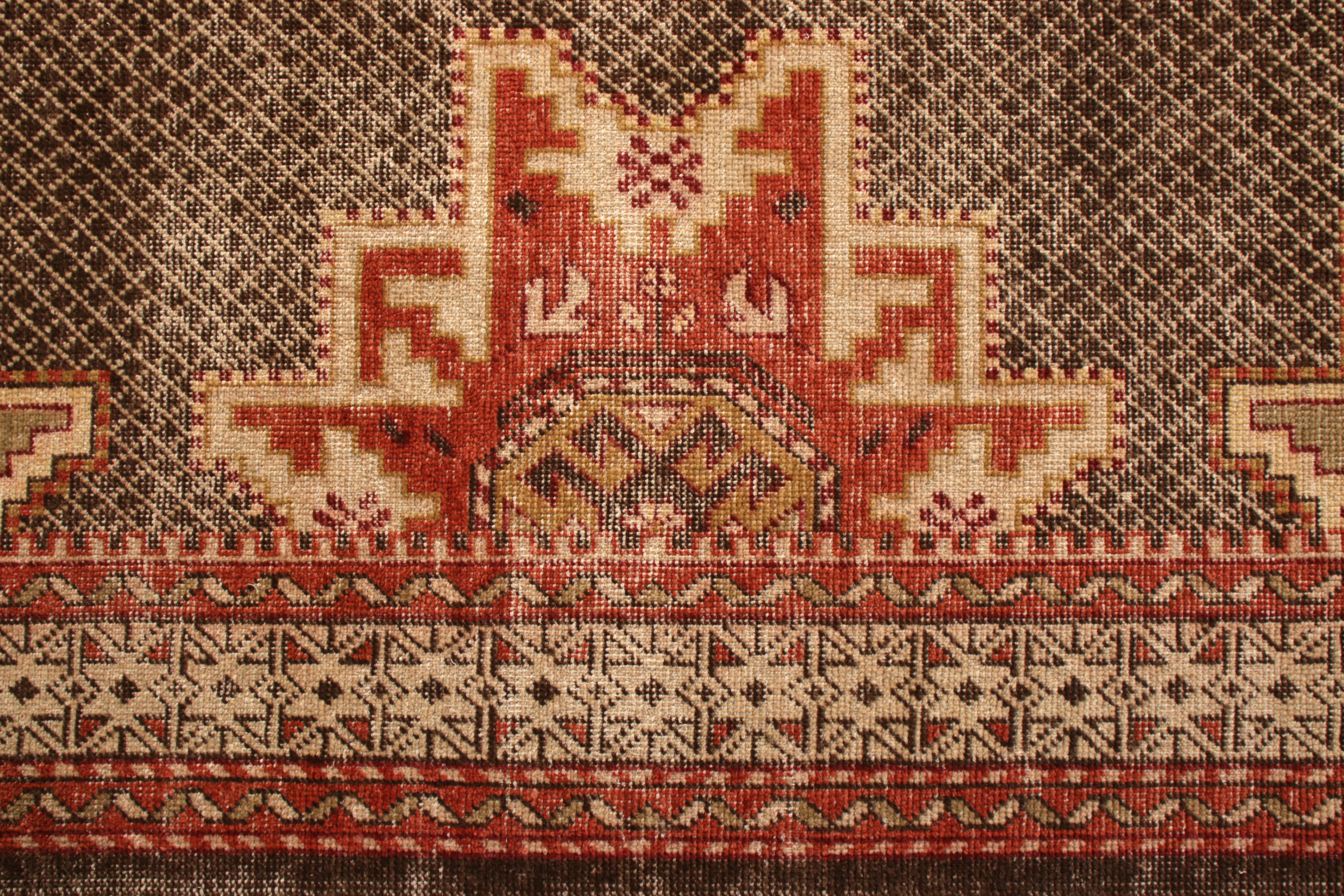 Rug & Kilim's Distressed Classic Beige Brown Red Rug Medallion, Style Pattern In New Condition For Sale In Long Island City, NY
