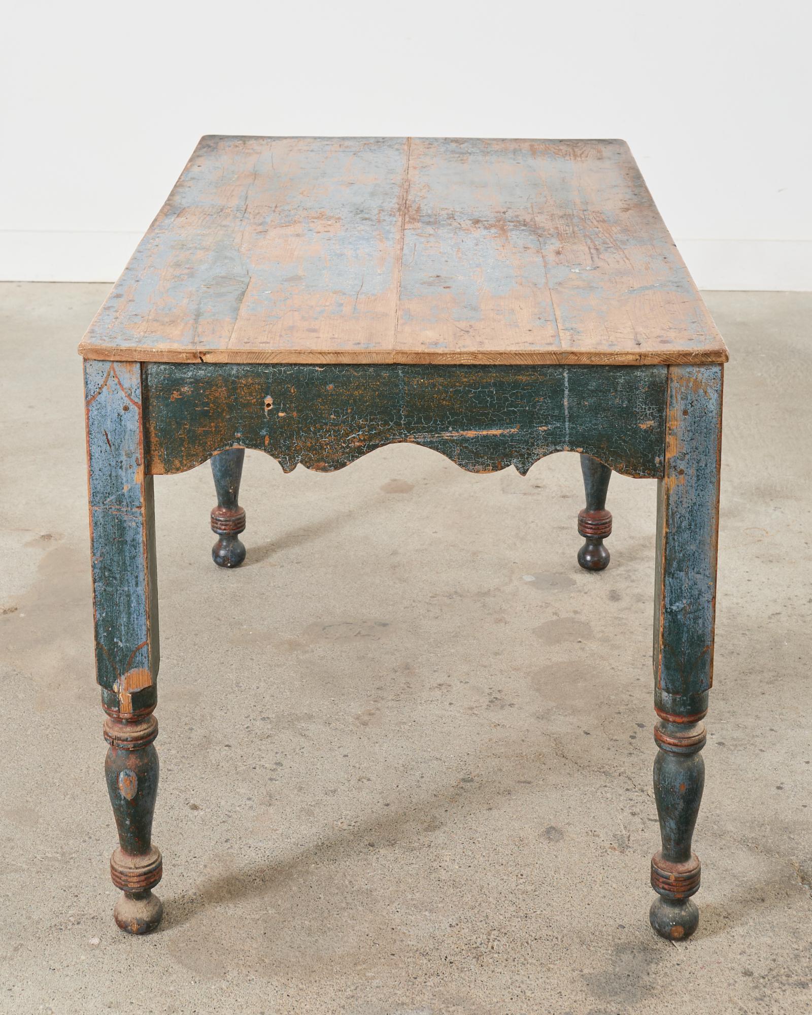 Table de salle à manger Country Farmhouse peinte en pin vieilli en vente 8