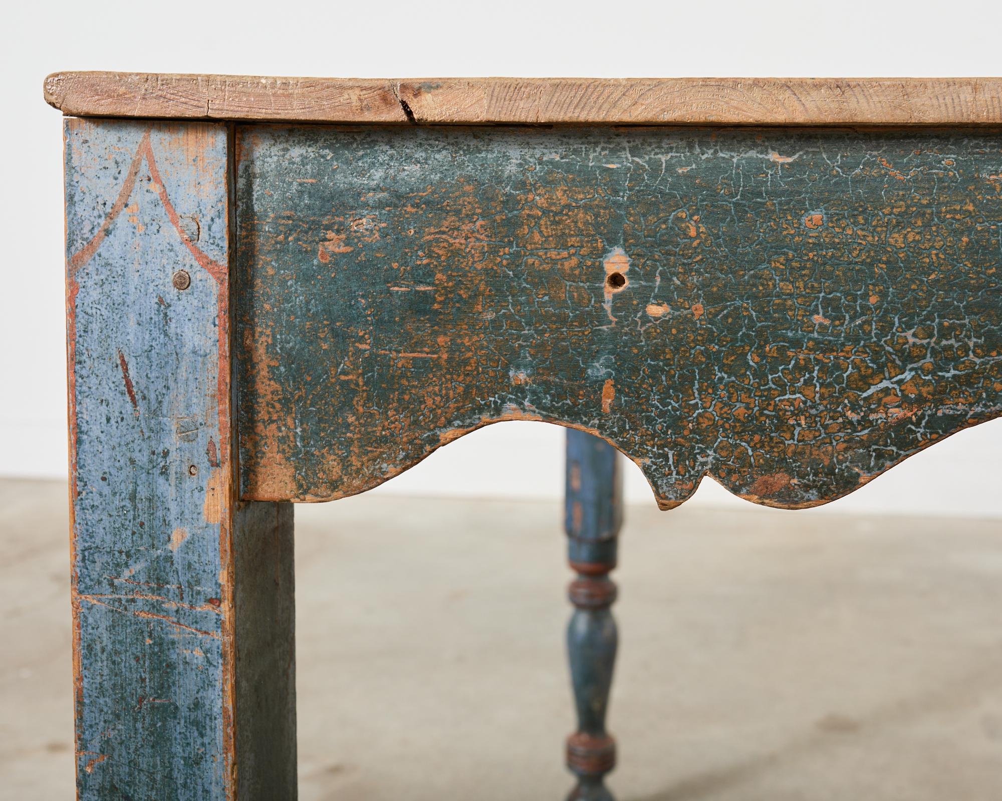 Table de salle à manger Country Farmhouse peinte en pin vieilli en vente 14