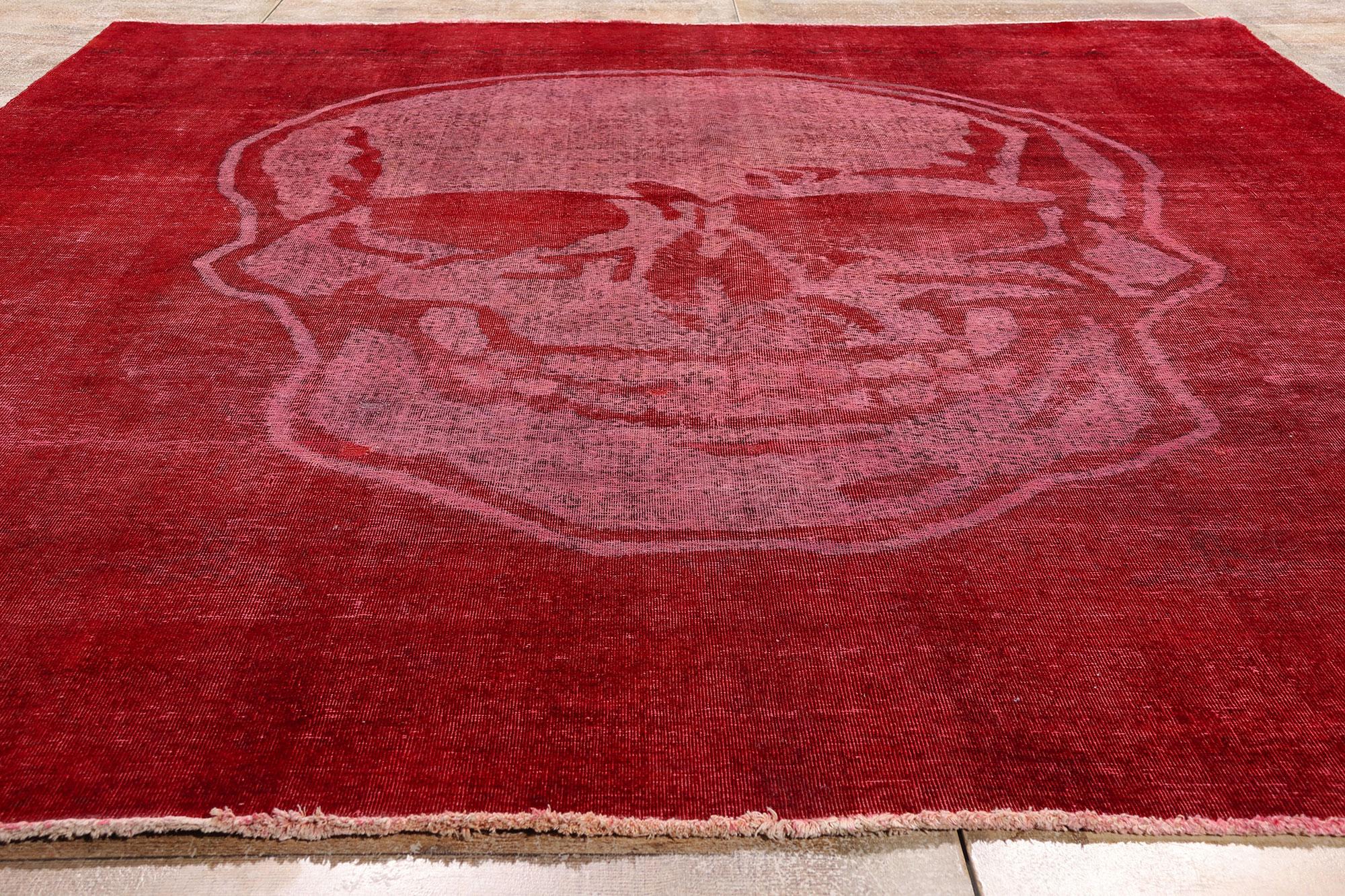 Tappeto Craniotomia Vintage con teschio rosso, ispirato ad Alexander McQueen in vendita 3