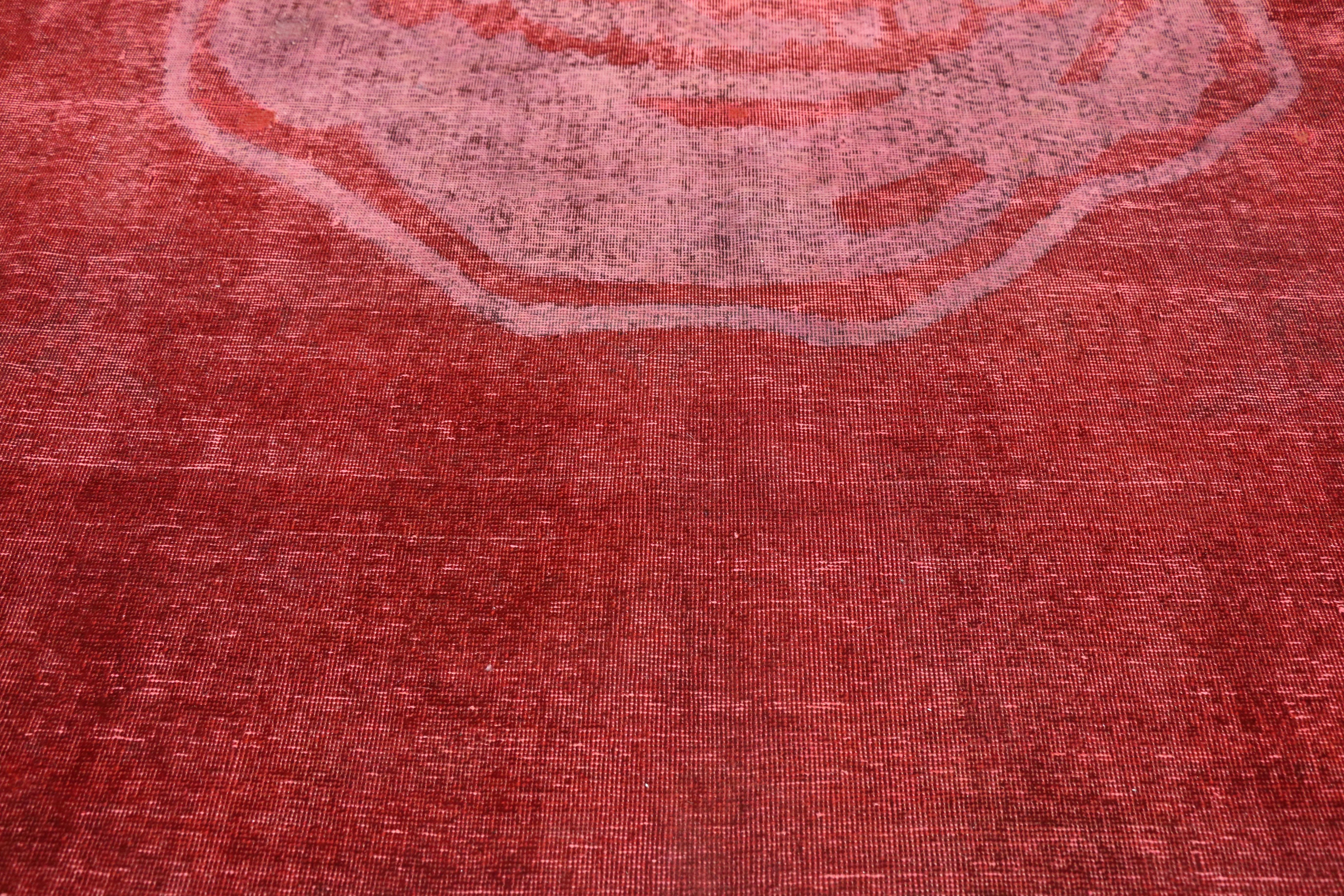 Vintage-Teppich mit rotem Schädel im Used-Stil von Alexander McQueen, inspiriert von Craniotomy im Zustand „Starke Gebrauchsspuren“ im Angebot in Dallas, TX