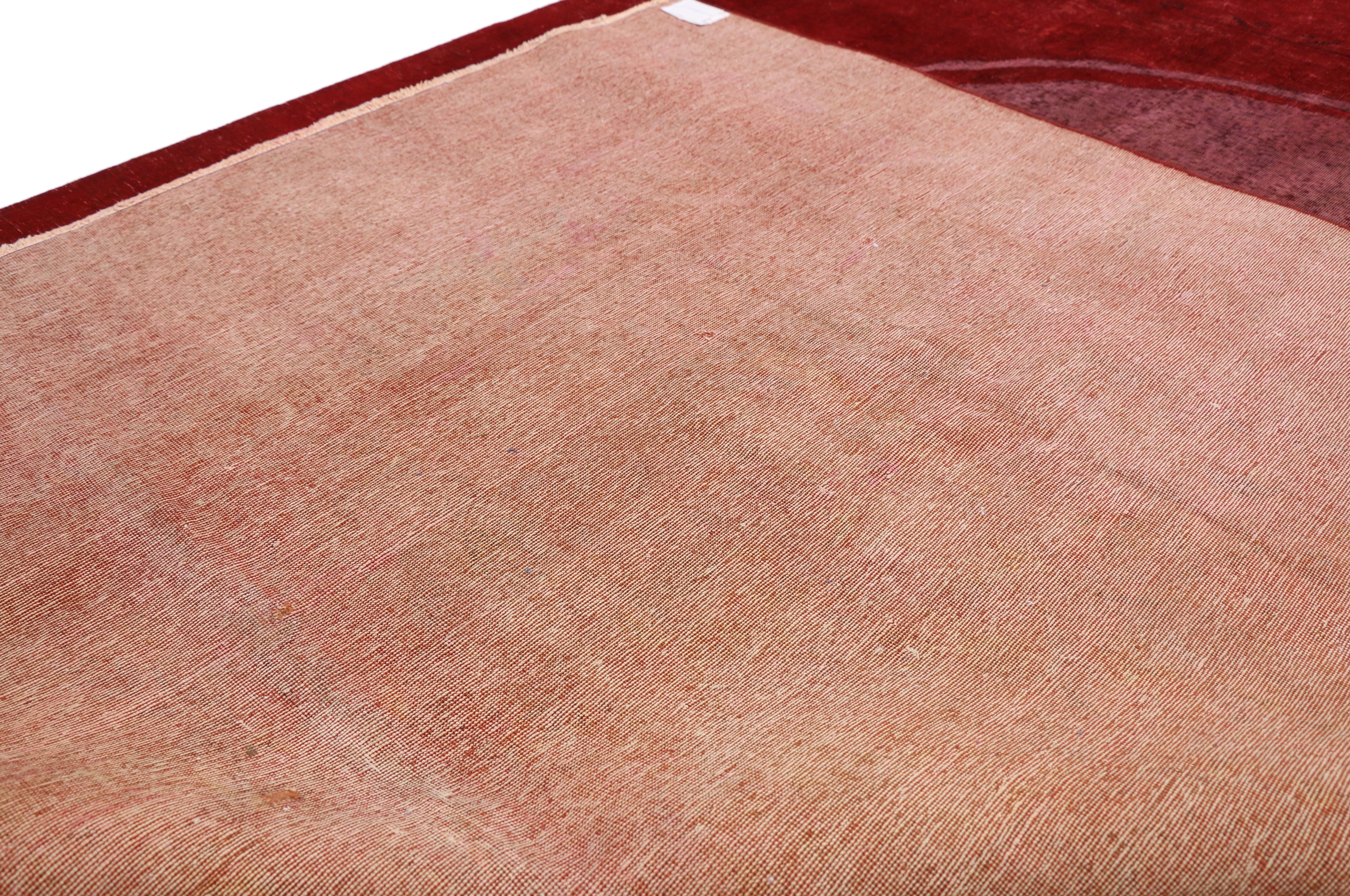 Vintage-Teppich mit rotem Schädel im Used-Stil von Alexander McQueen, inspiriert von Craniotomy (Wolle) im Angebot