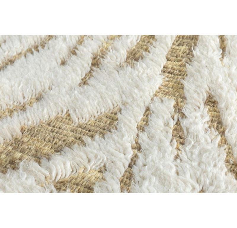 Indian Distressed Desert Spice Brown & Snow White 150x240 cm Handknotted Rug For Sale