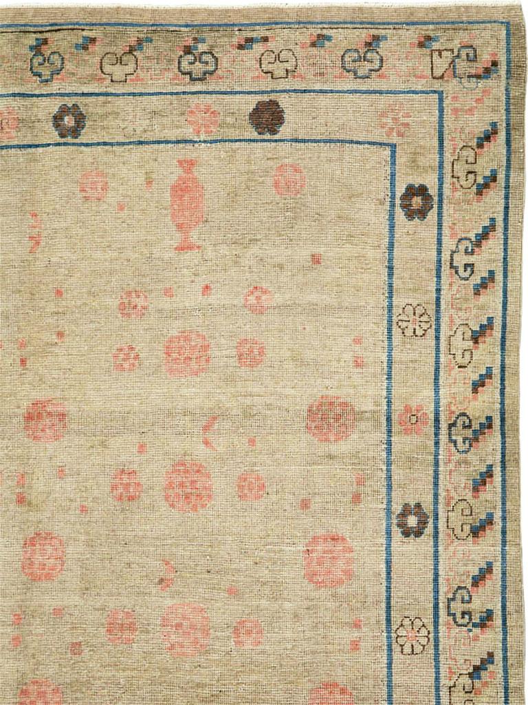east turkestan carpet
