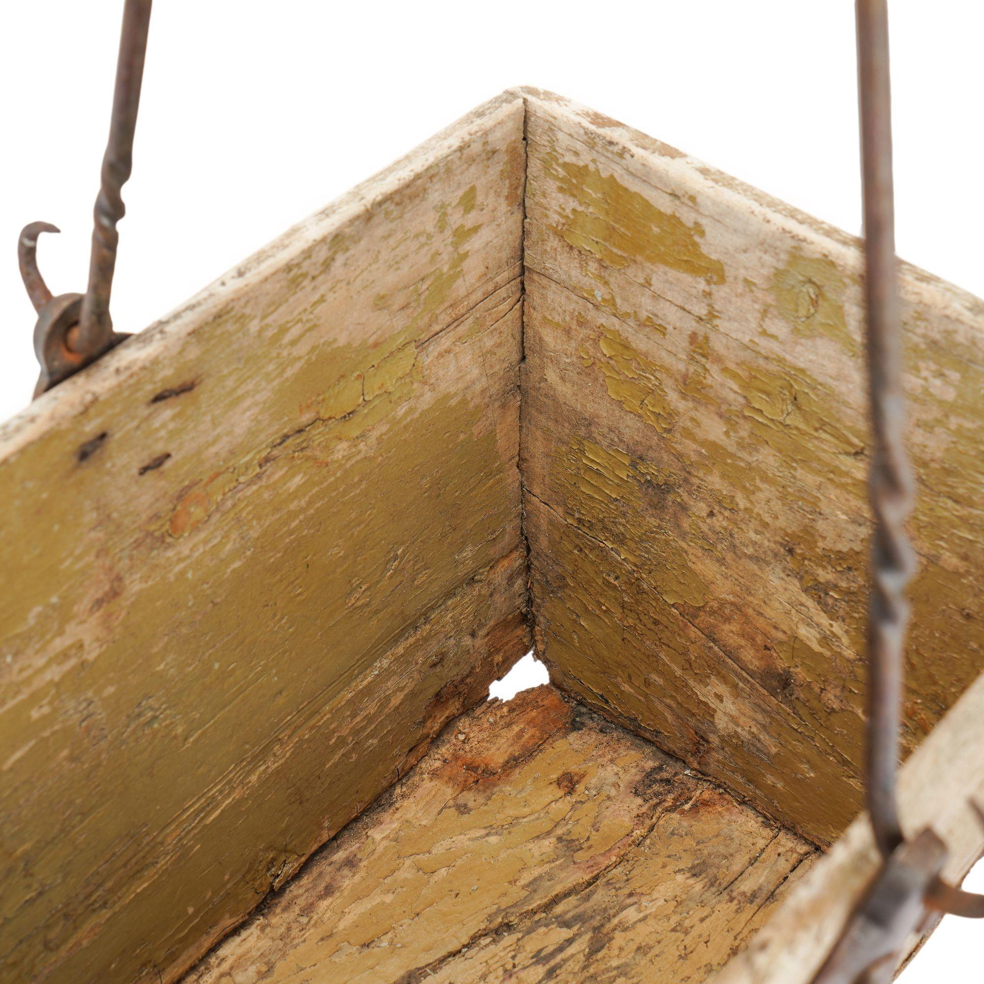 Trug da giardino in legno verniciato francese invecchiato, 1880-1910 in vendita 4