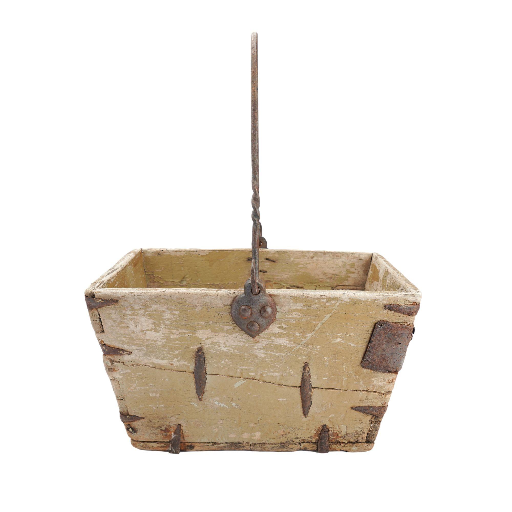 Trug da giardino in legno verniciato francese invecchiato, 1880-1910 In condizioni deteriorate in vendita a Kenilworth, IL
